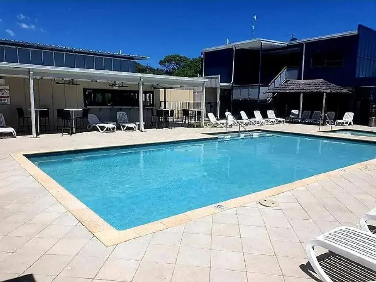 South-West getaway! Pool, tennis & Foxtel