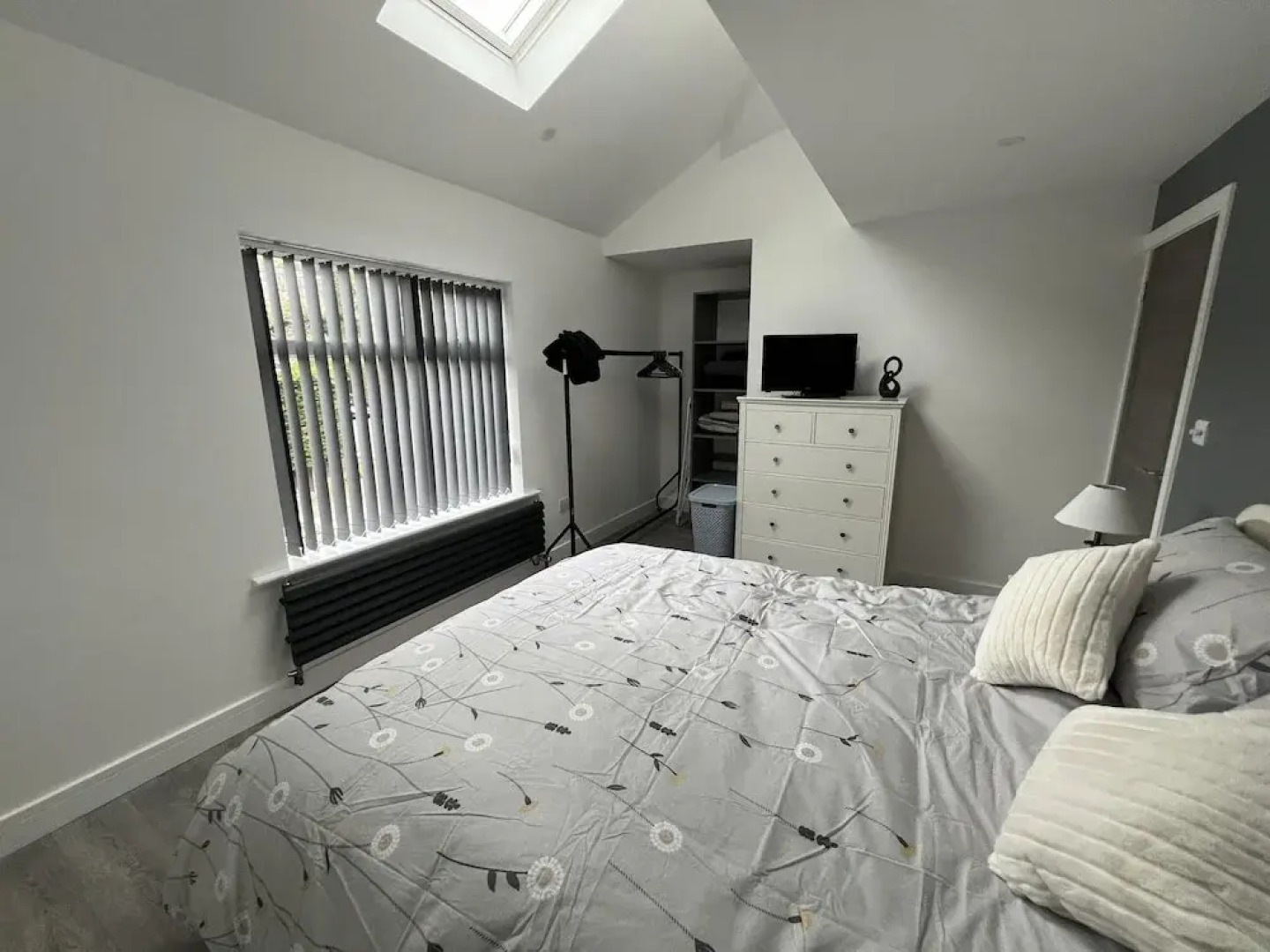 Whole House -sleeps4-parking-garden-bikinghiking