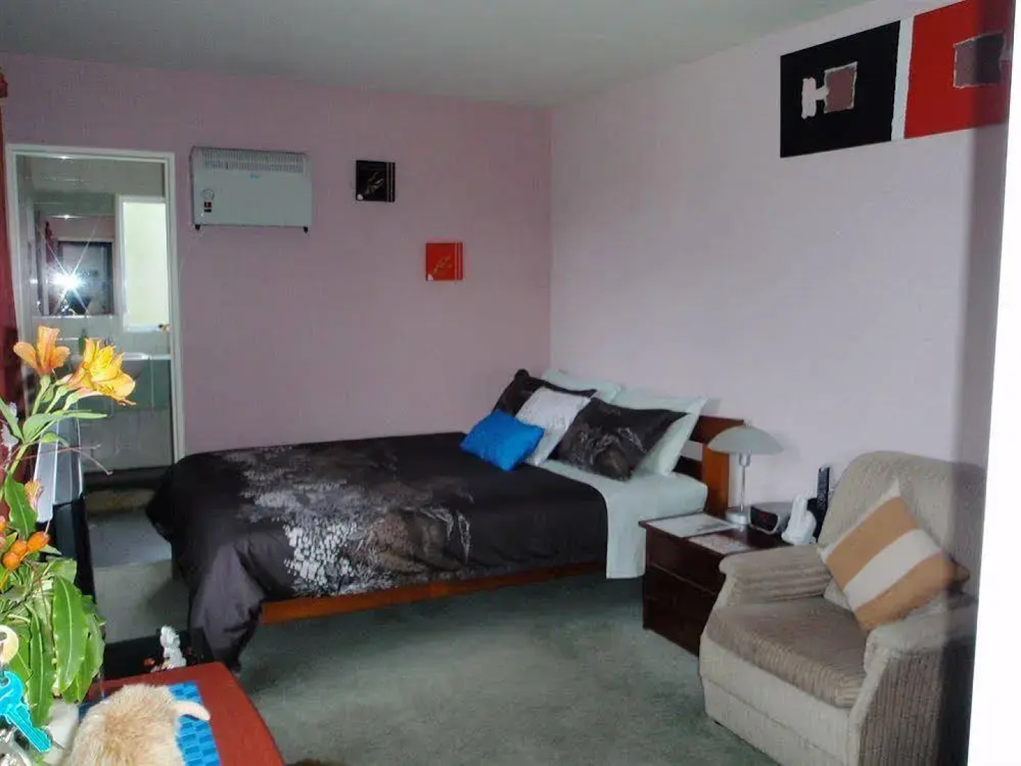 Purple-der House Accommodation