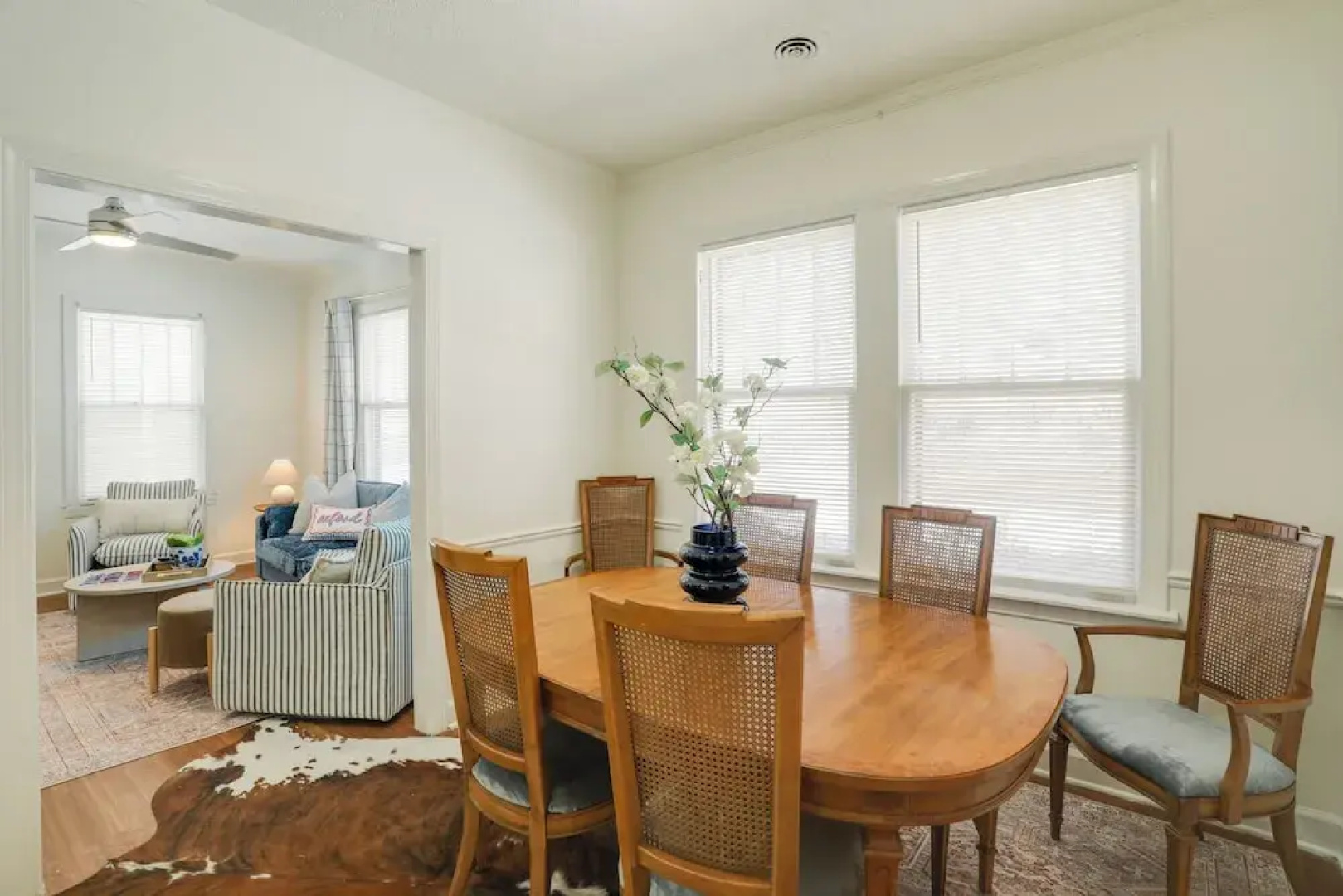 Walk to Oxford Square & Ole Miss: Central Home!