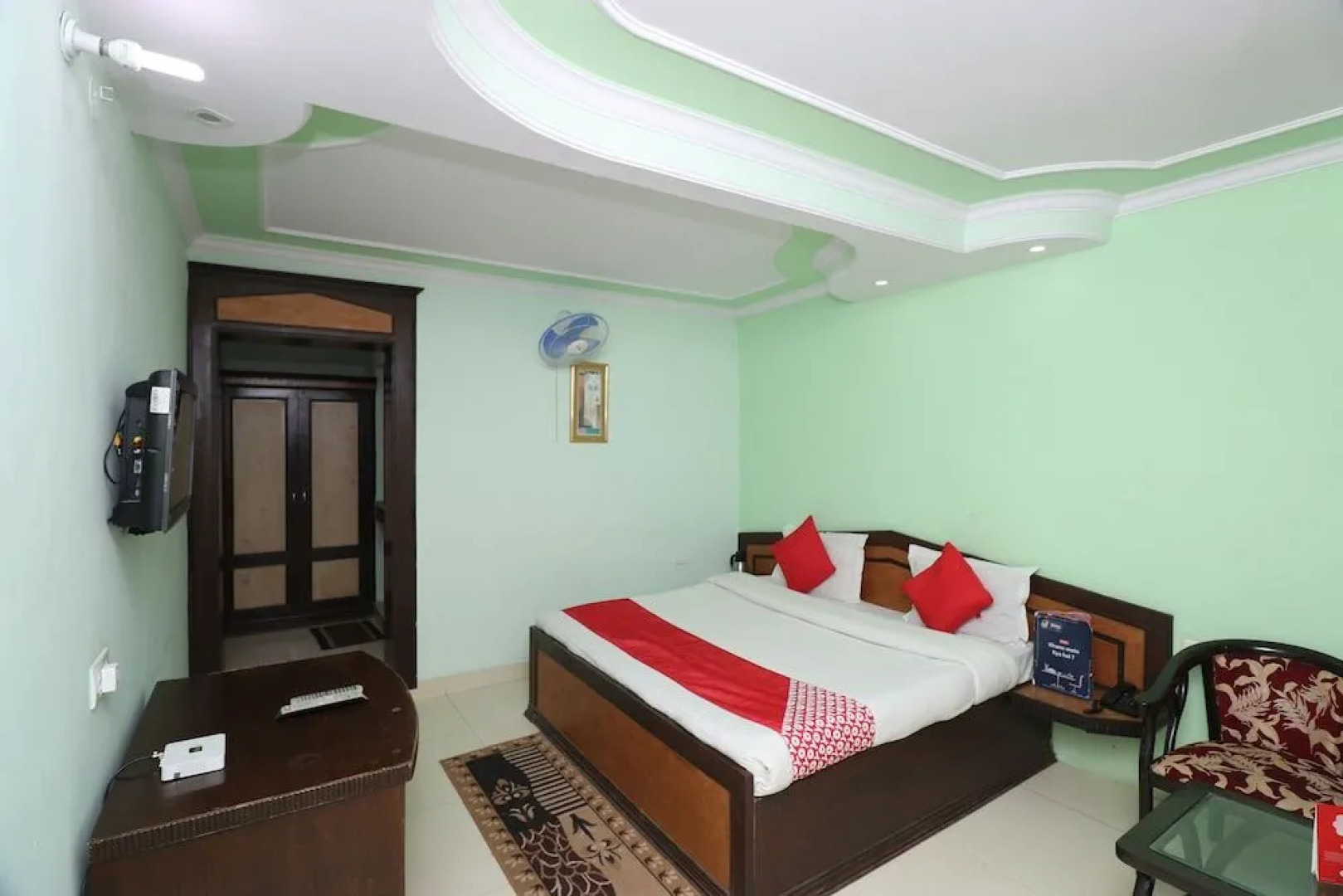 OYO 27612 Maitri Holiday Home