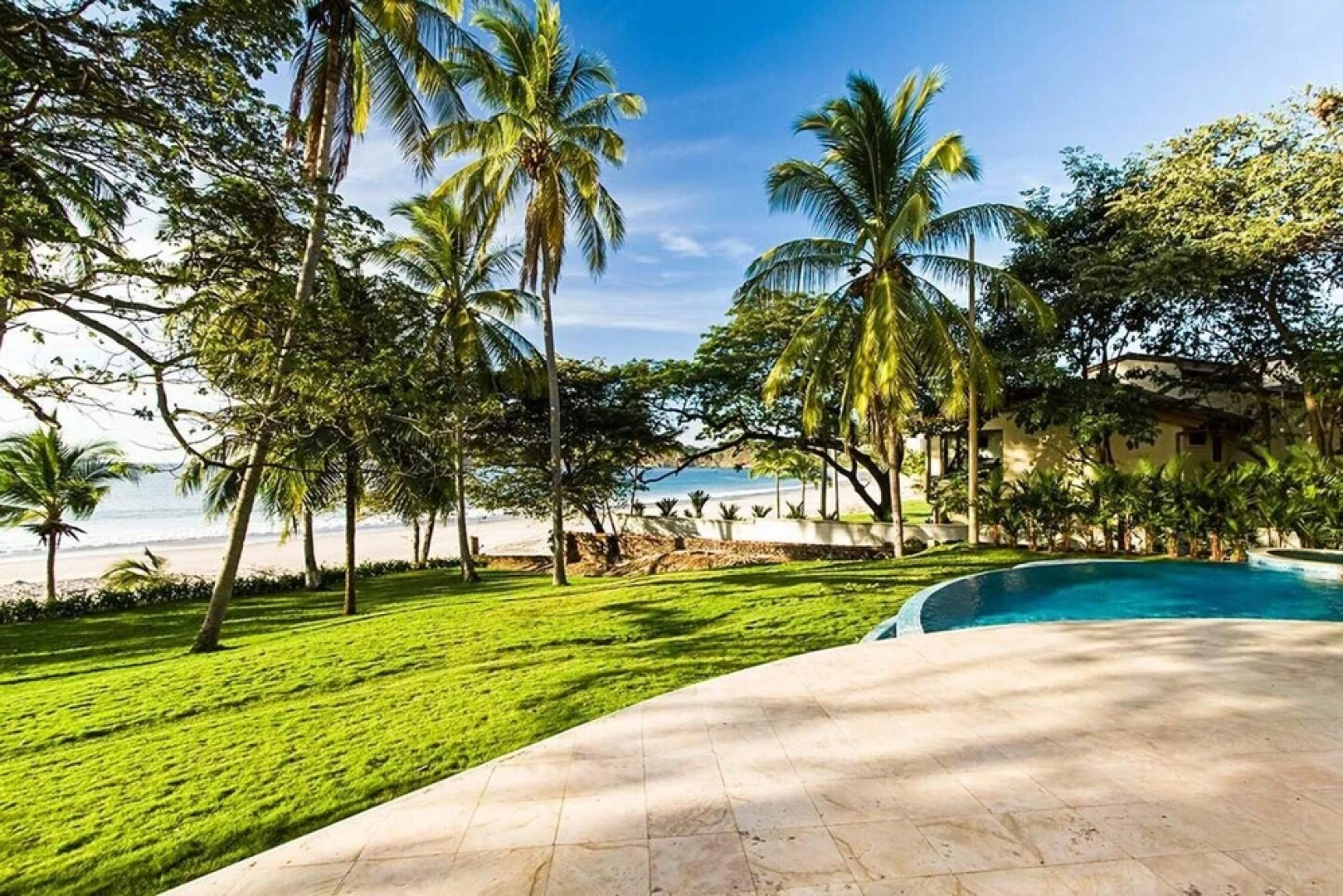 Luxurious Beachfront Mansion with a Stunning Infinity Pool in Playa Flamingo