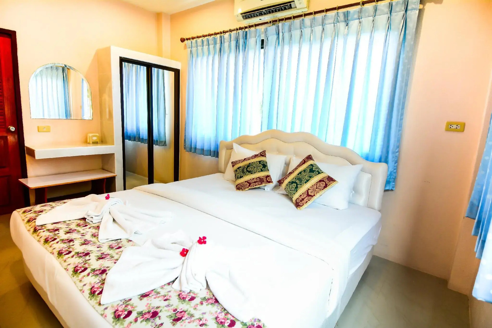 Tanaosri & Creekside Resort