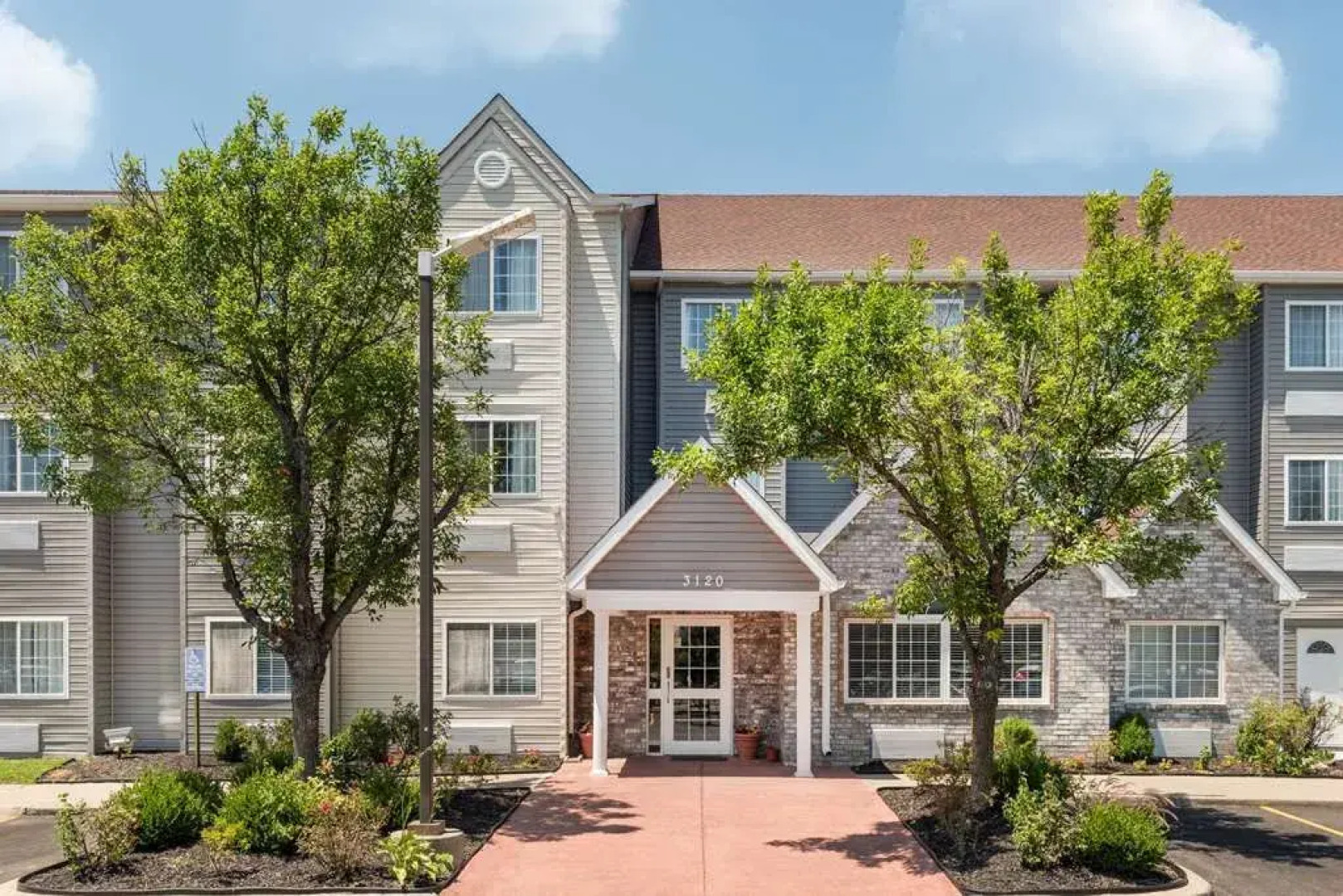 Super 8 Blue Springs