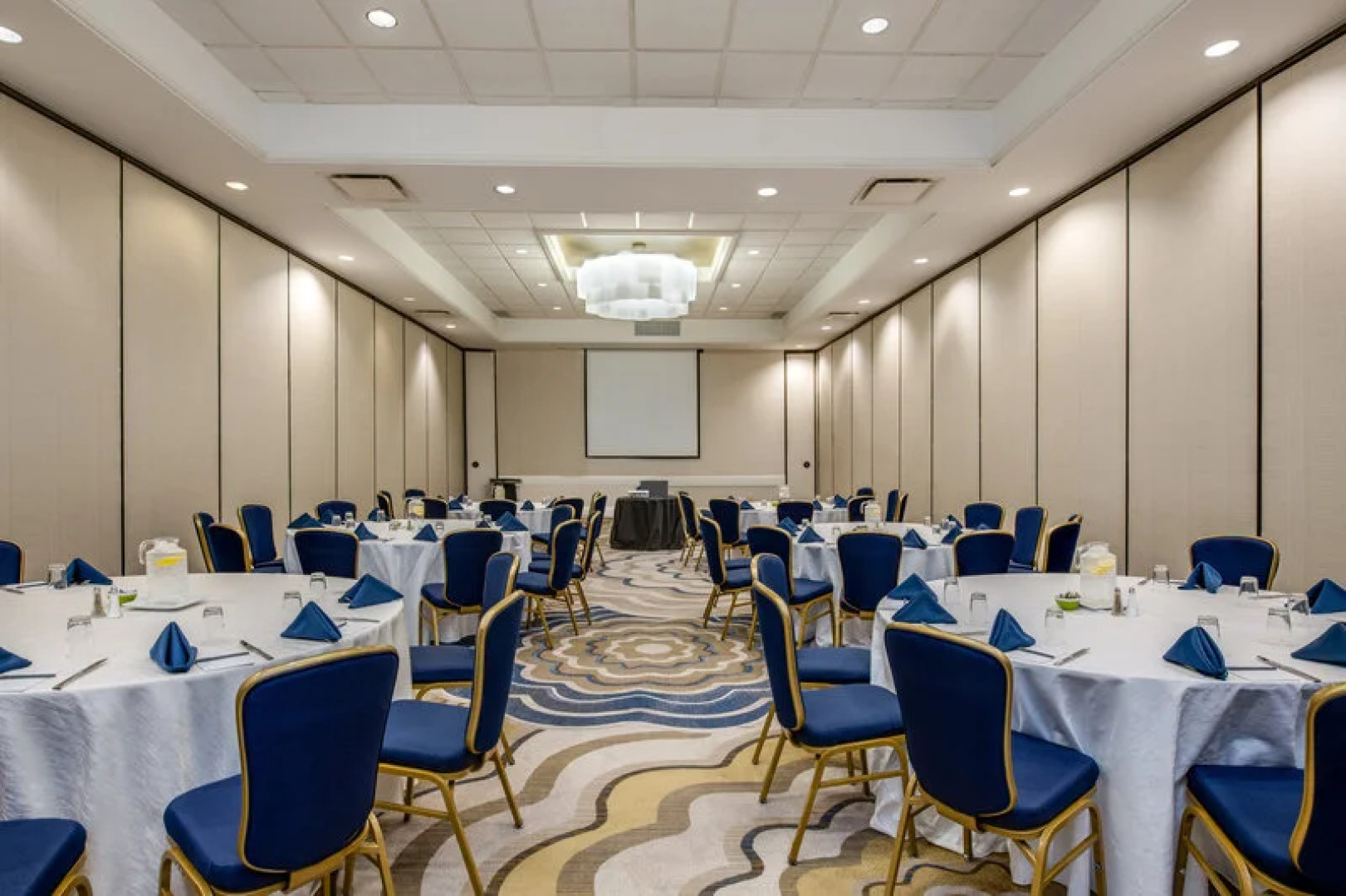 Crowne Plaza Hotel White Plains downtown