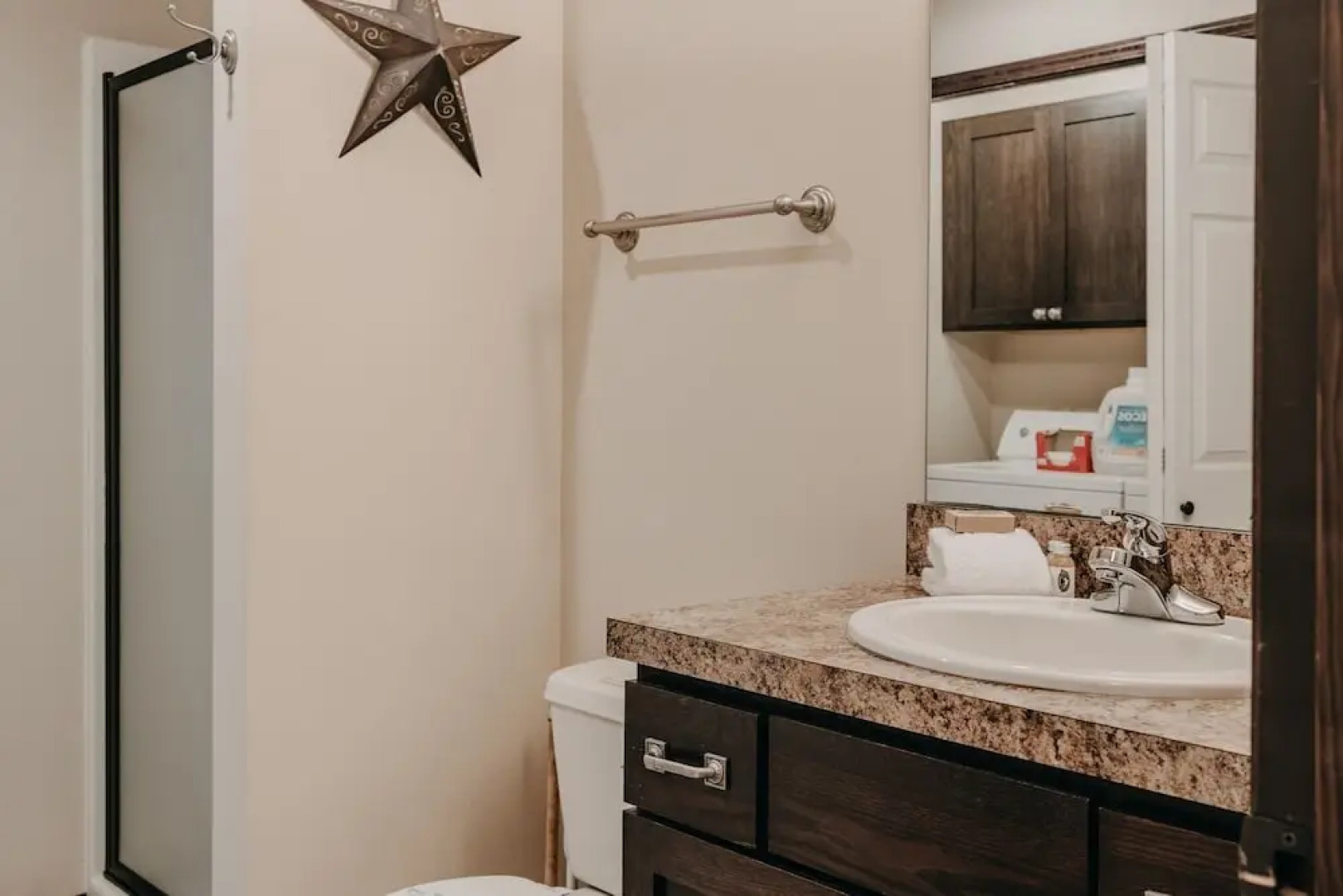 89gs - Hot Tub - Pets Ok - Wifi - Sleeps 4 1 Bedroom Home by RedAwning