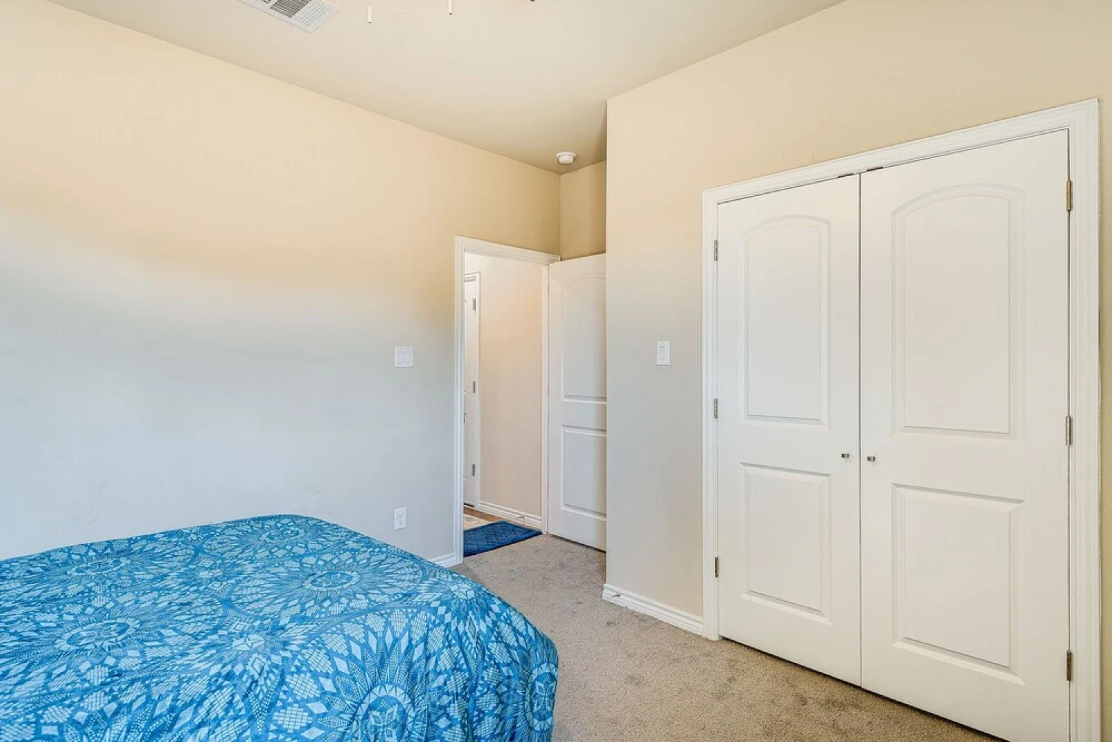 Grand Prairie Gem w/ Yard ~ 5 Mi to At&t Stadium!