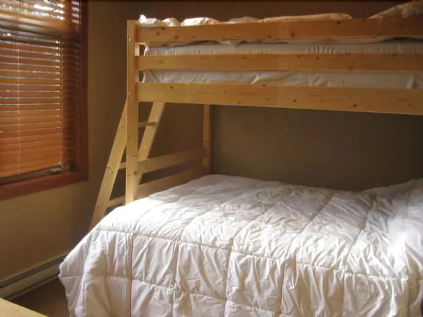 Sun Peaks Accommodation by Bear Country