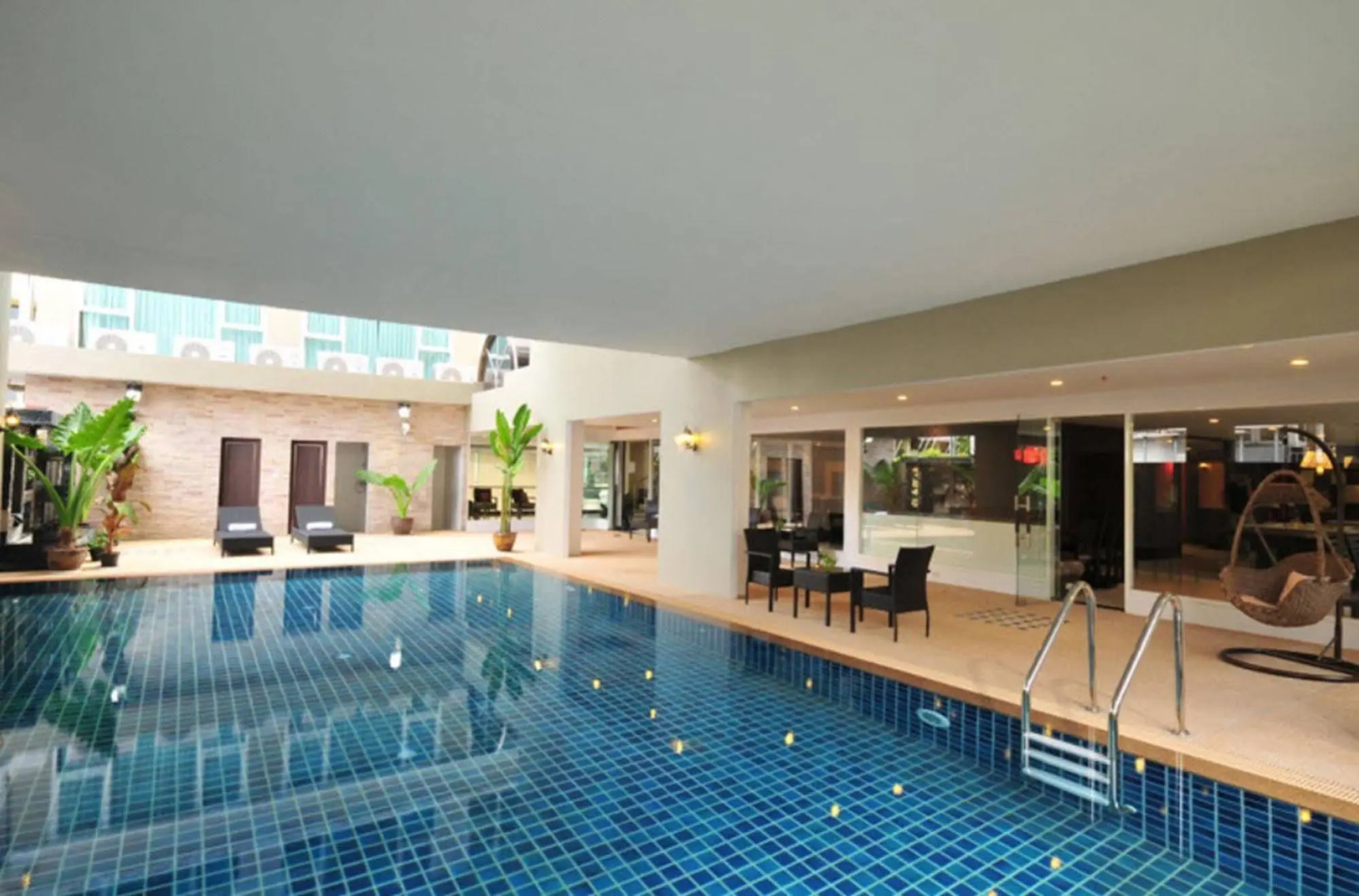 Boss Suites Nana Hotel