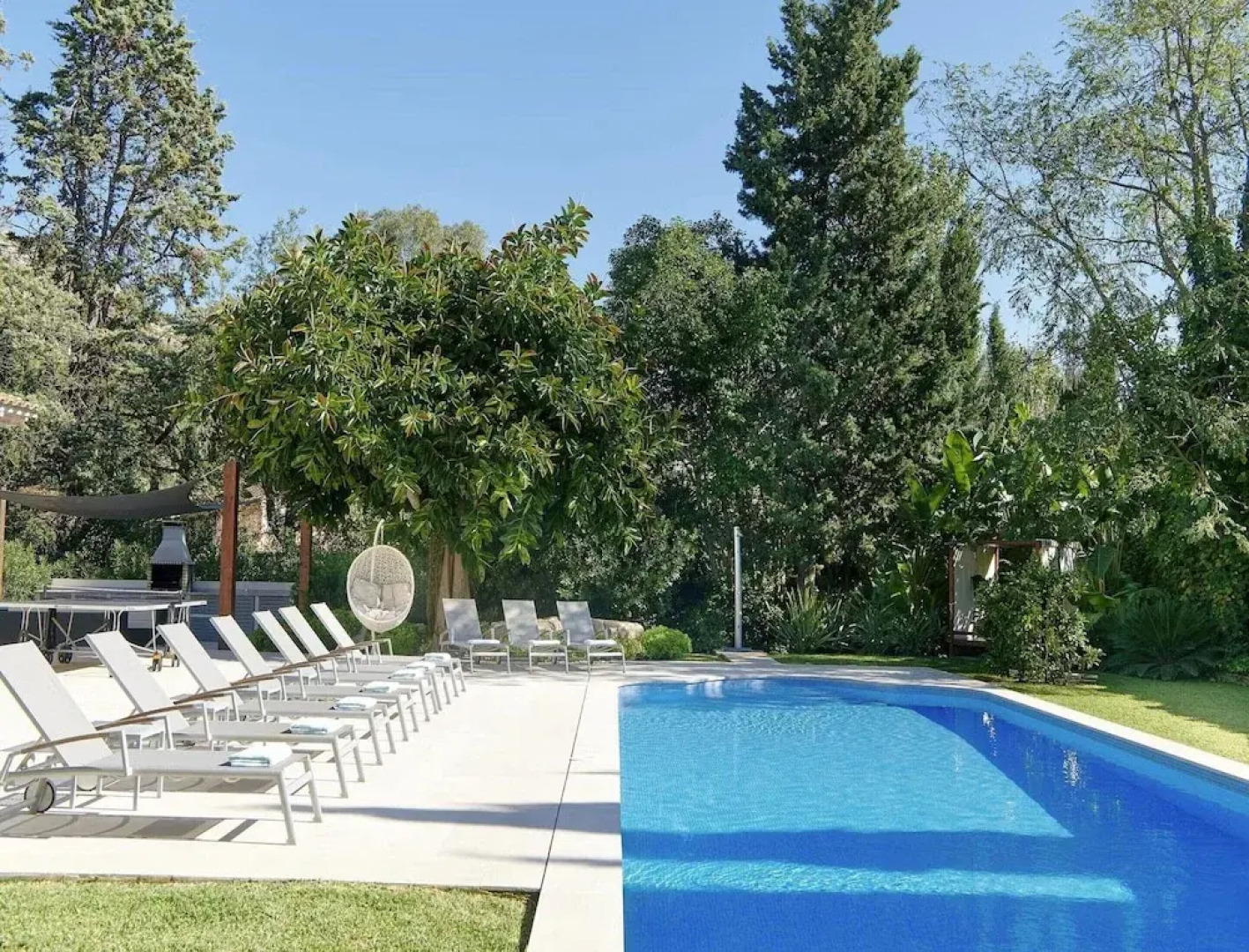 Villa on the Foot of La Font Hills