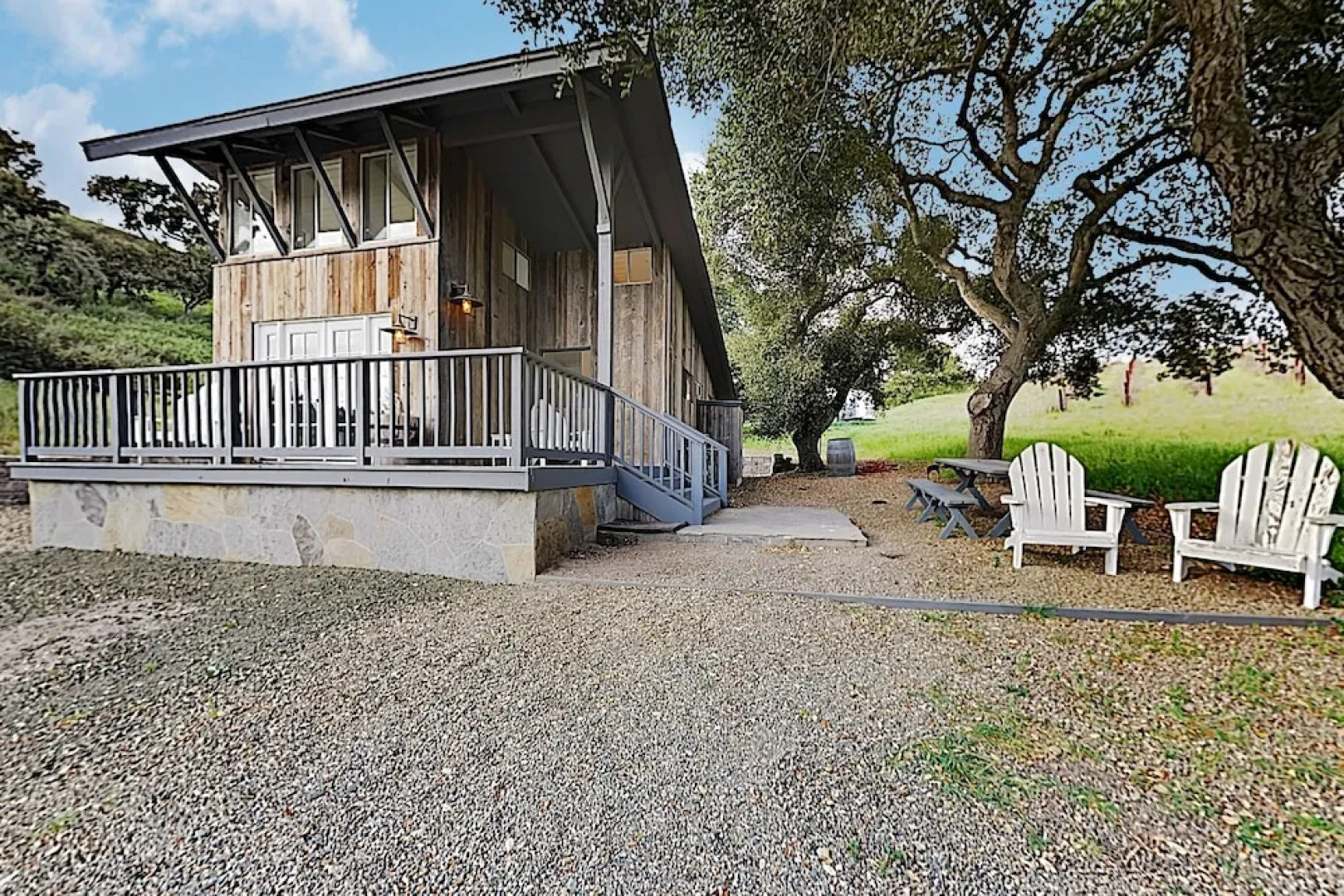 Private Cottage on Vineyard W/ Loft & Hill Views Cottage