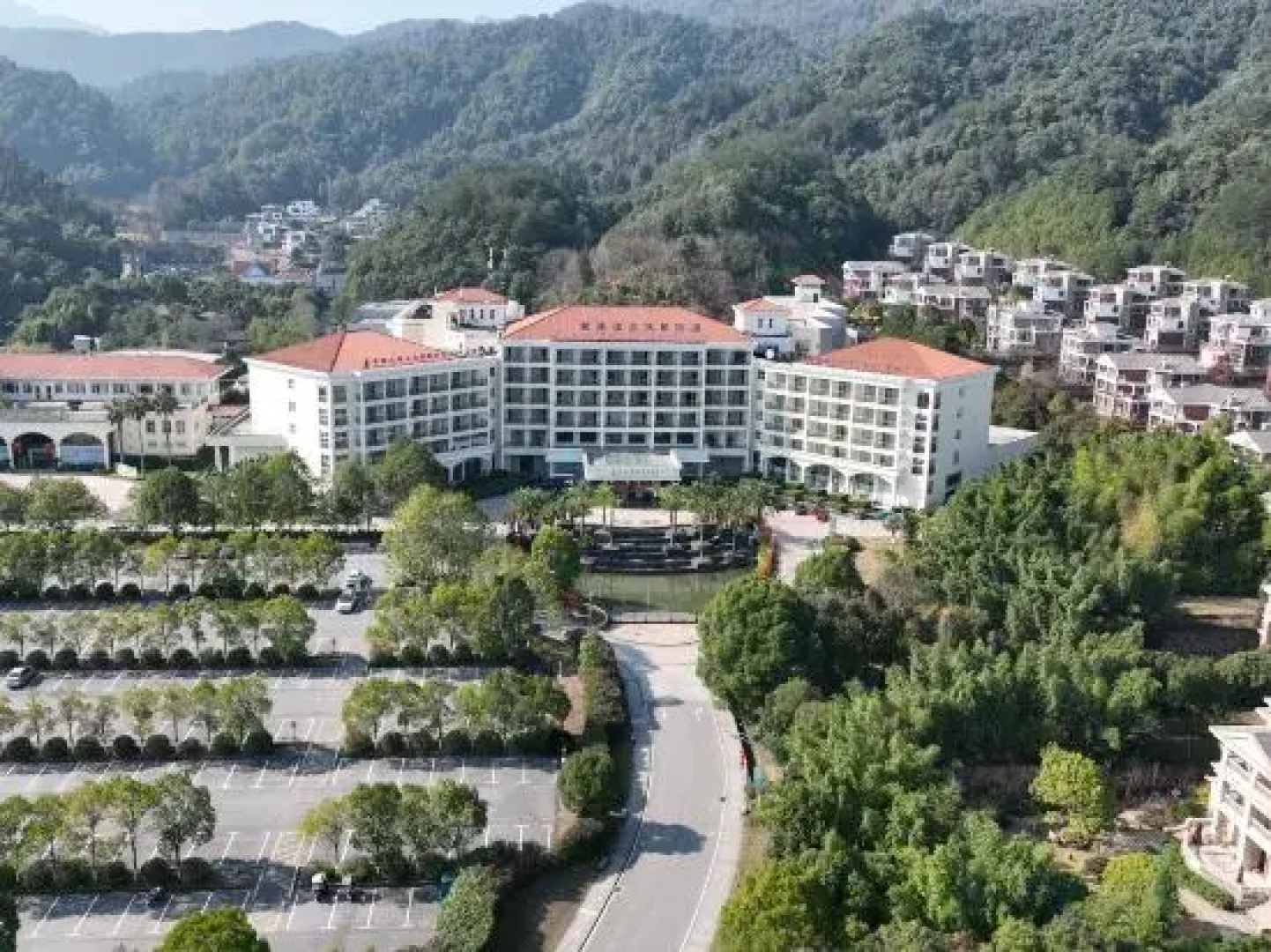 Xihai Hot Spring Holiday Hotel