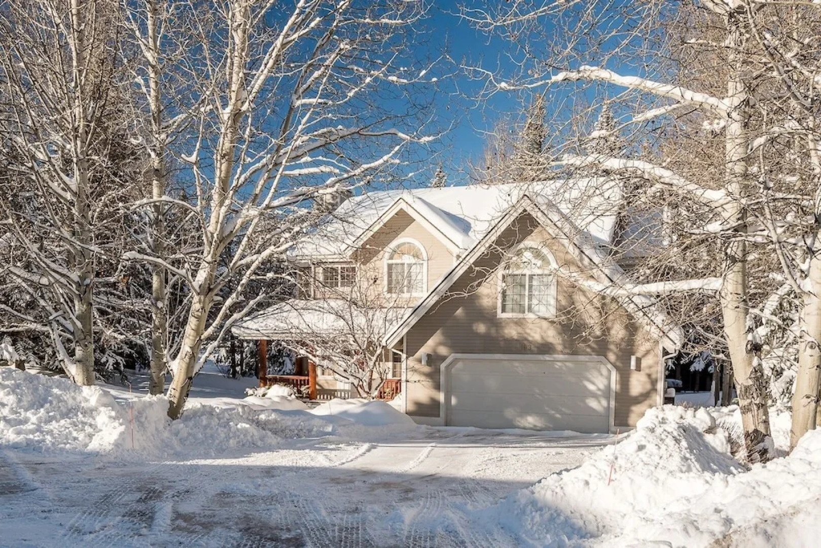 Yeagr Home Elkhorn by RedAwning