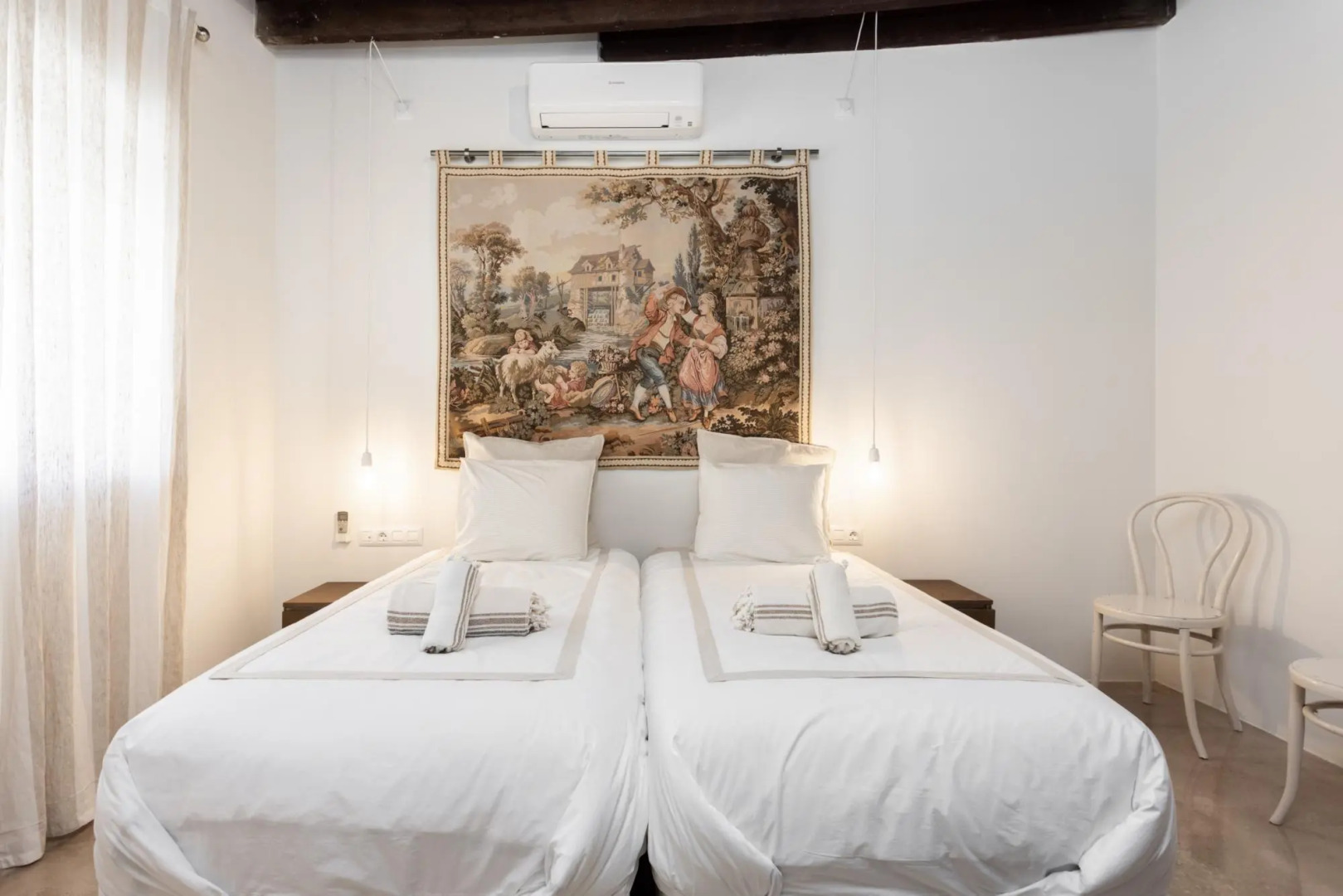 Home2Book Stunning Design House Arafo