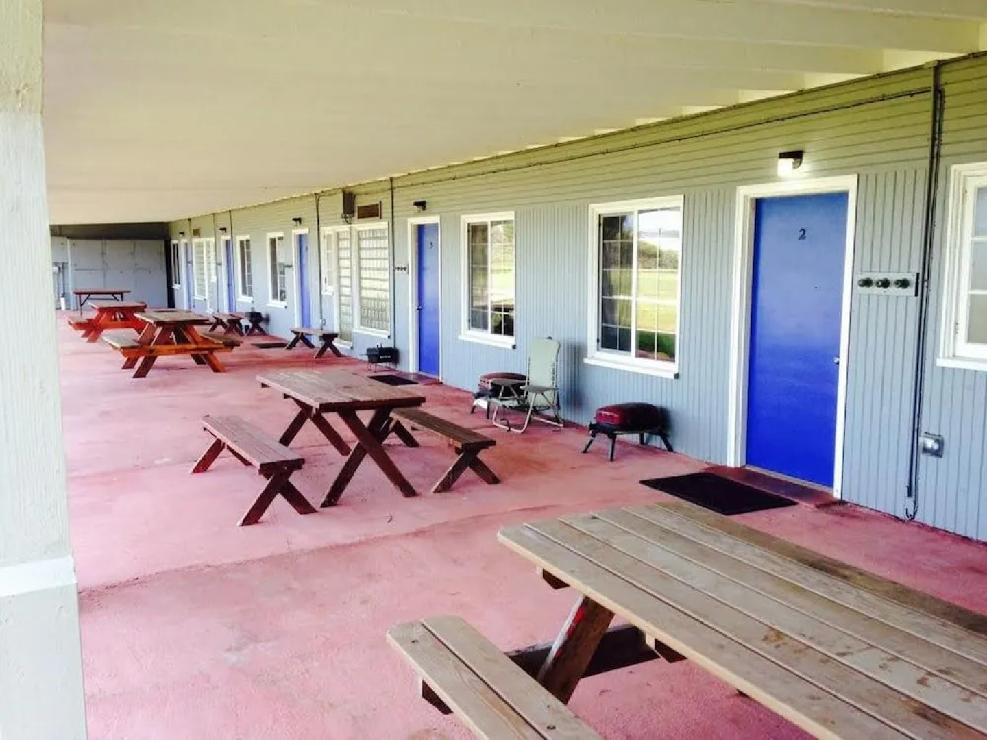 Tillicum Beach Motel (Deane's Oceanfront Lodge)