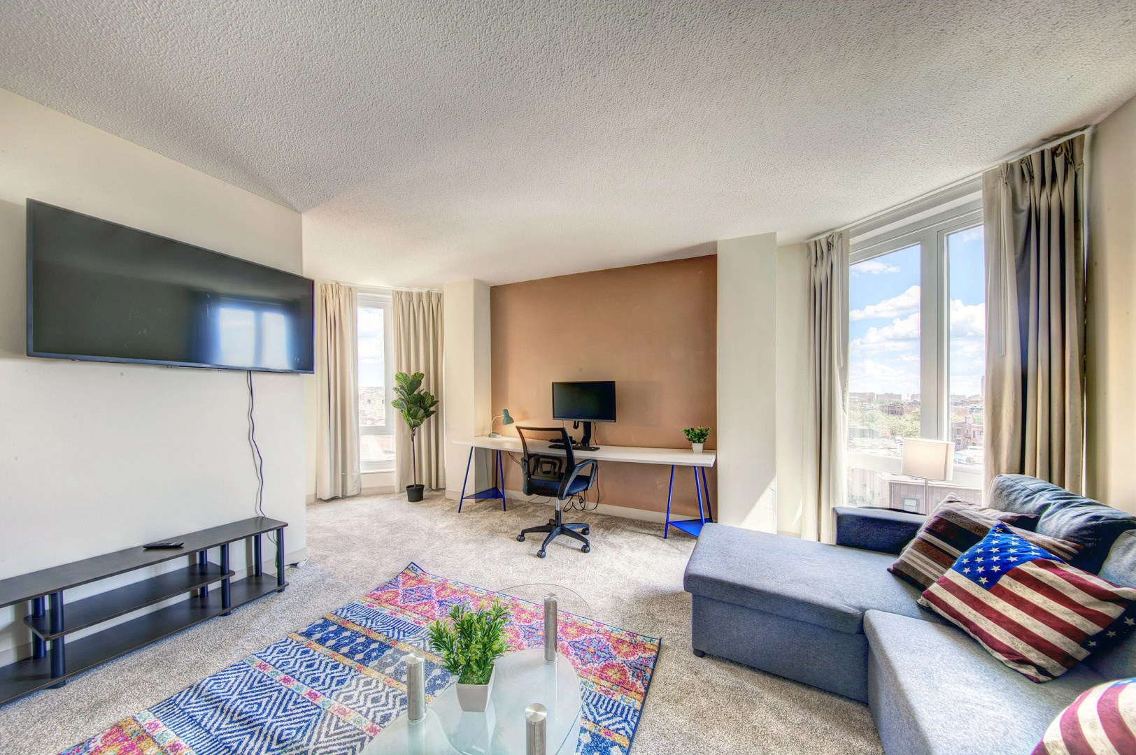 Spacious Back Bay Condo with Great Amenities!