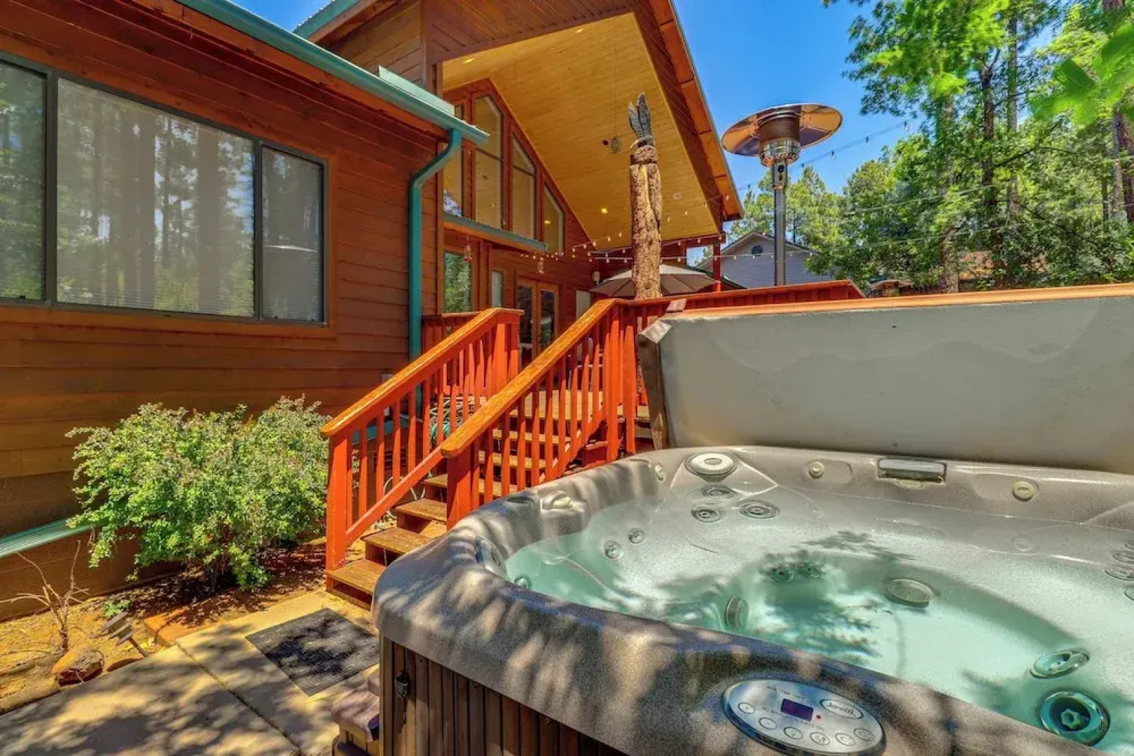 Hot Tub & Game Room: All-season Pinetop Cabin