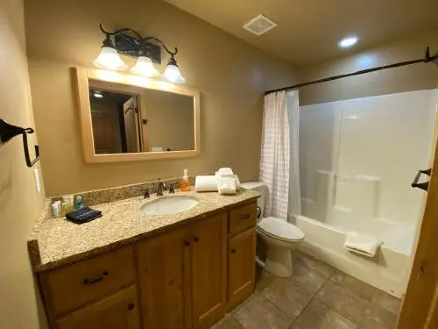 Raspberry Garden Inn & Suites