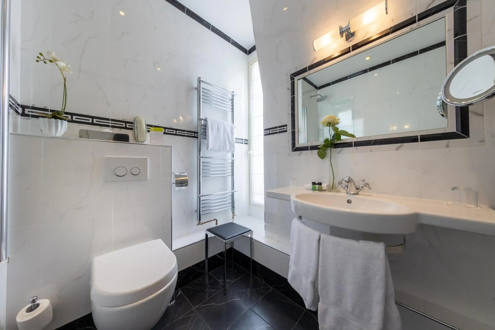 Pavillon Henri IV Hotel Restaurant Gastronomique Terrasse