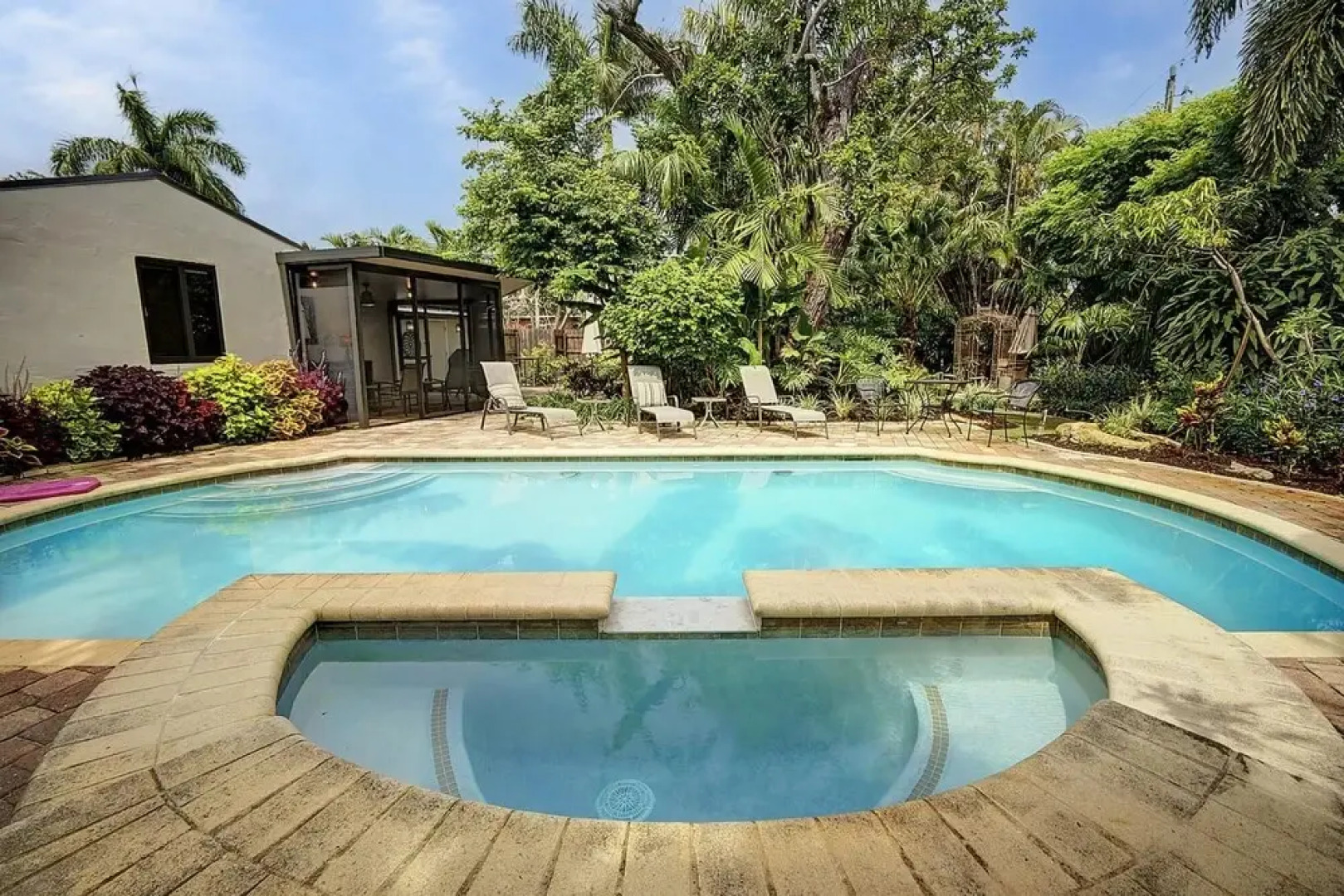 Fantastic 3 Bedroom Heated Salt Pool Home 3 Blocks From Wilton Drive