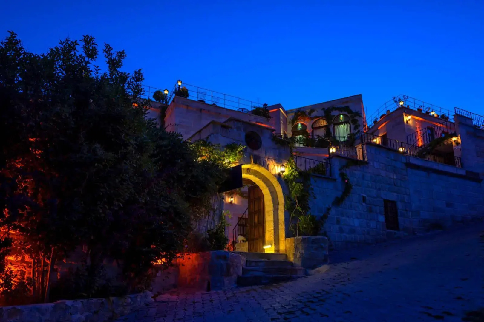 Sinasos Palace Cave Hotel