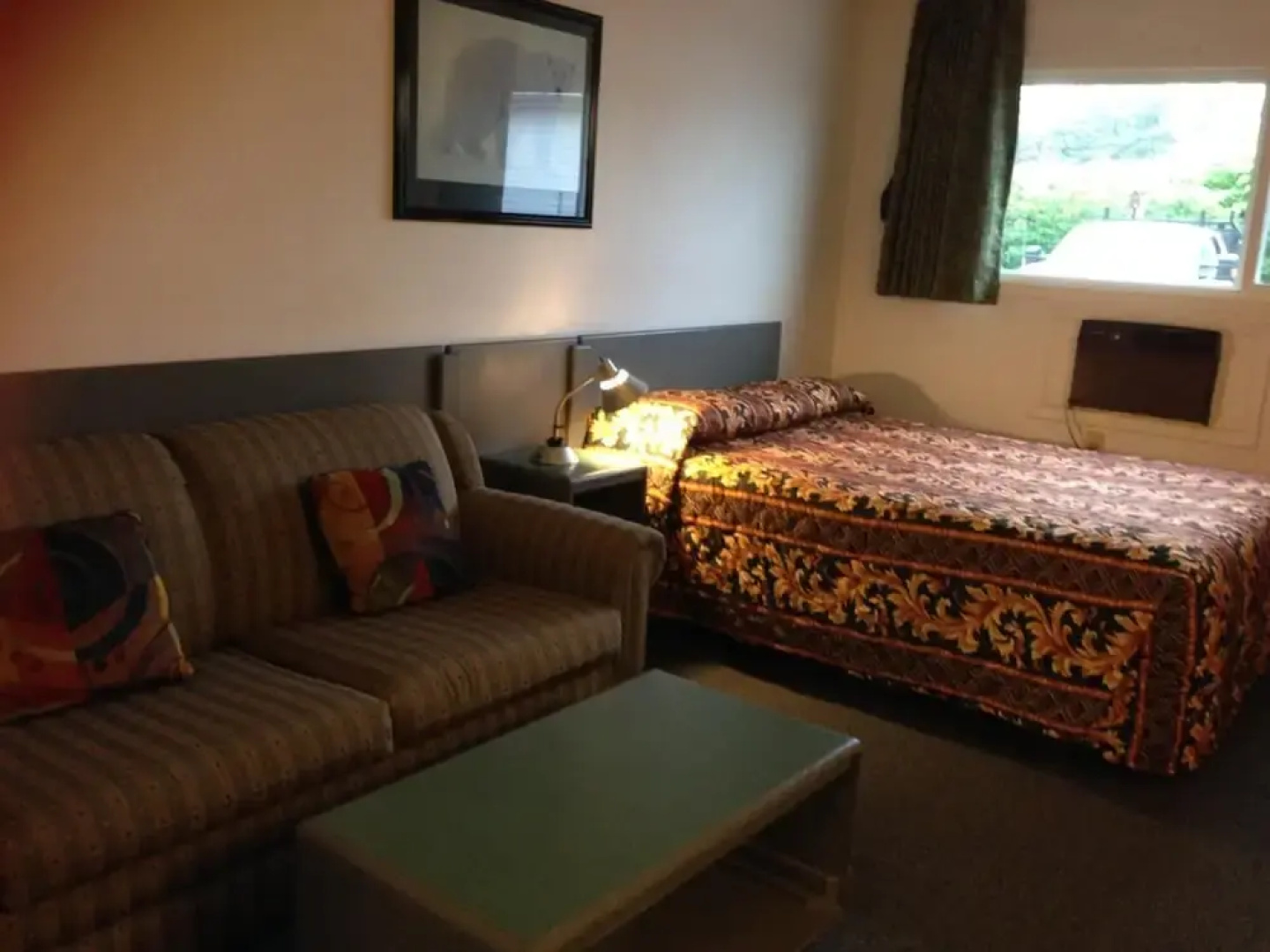 Plains Motor Inn