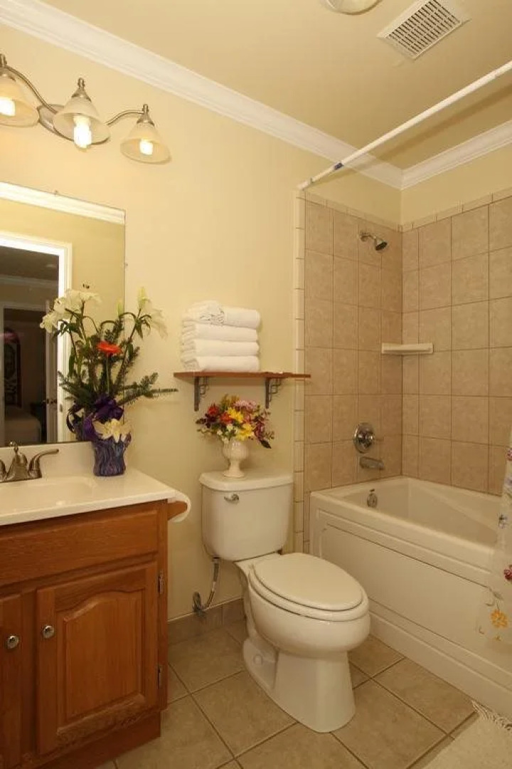 Monterey Fireside Lodge