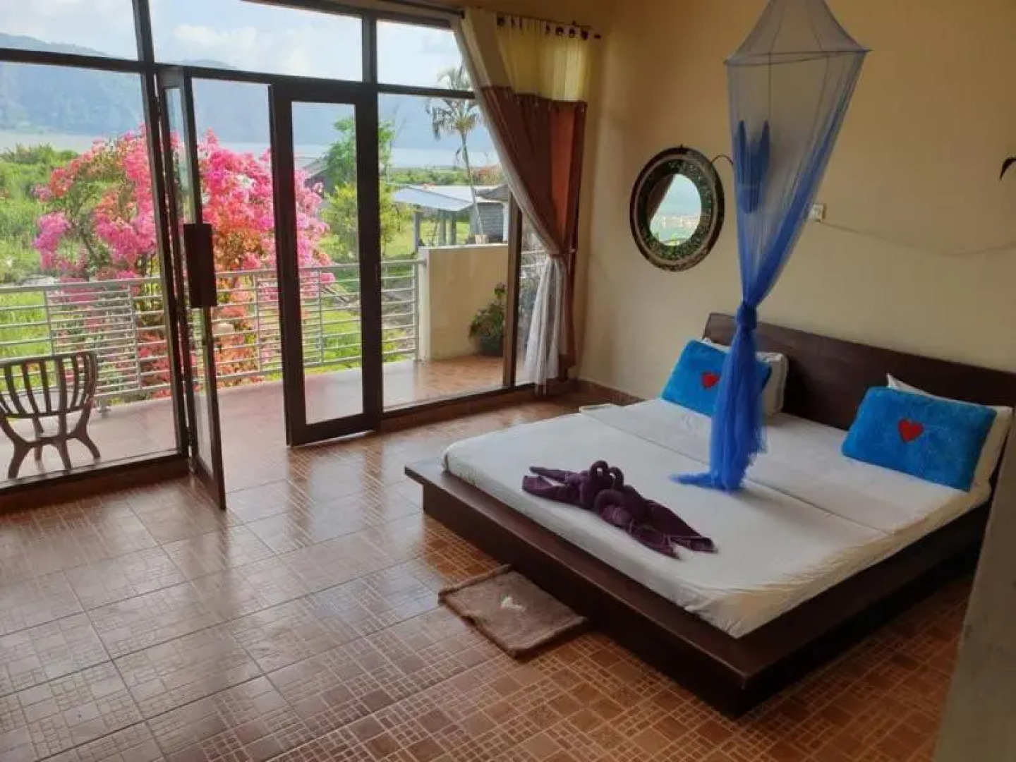 Penginapan Lakeside Cottages by ZUZU