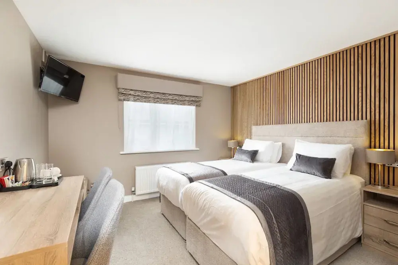 Castle Varagh Hotel & Bar