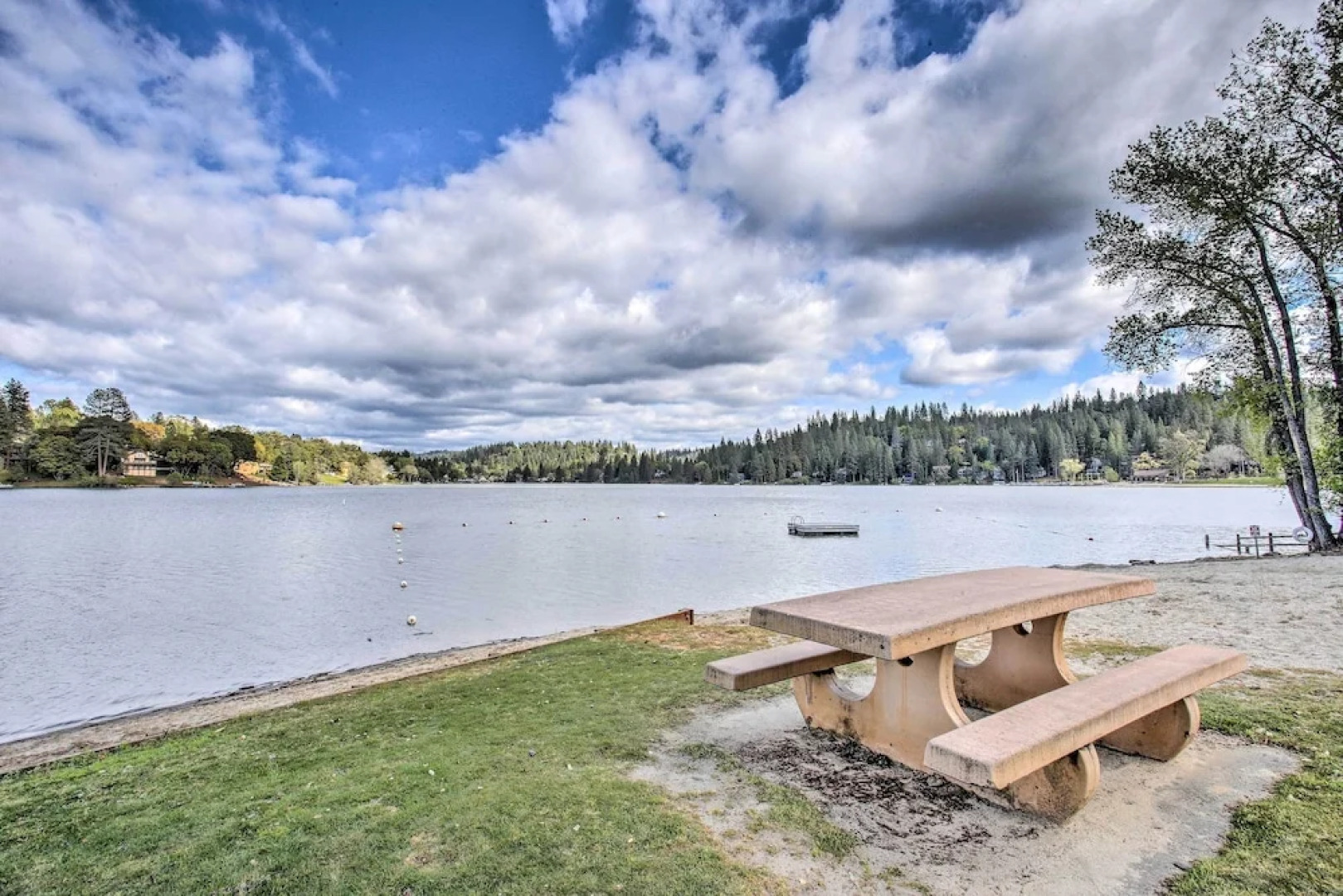 Community Perks: Welcoming Groveland Home