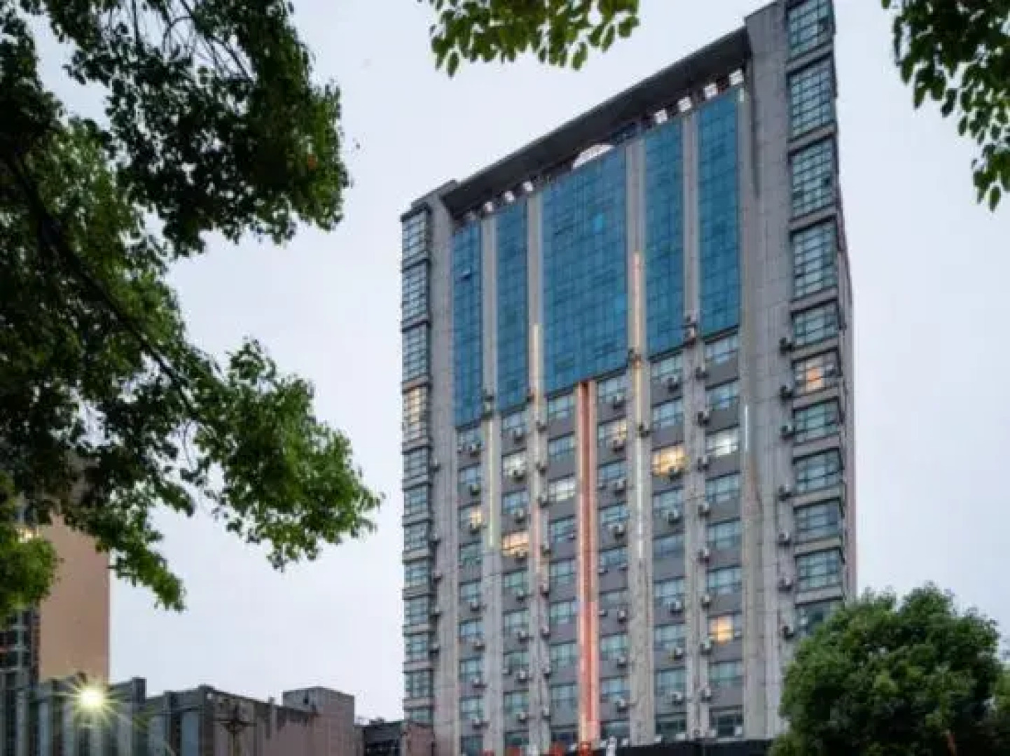 Yicheng Lanbowan Hotspring Holiday Hotel