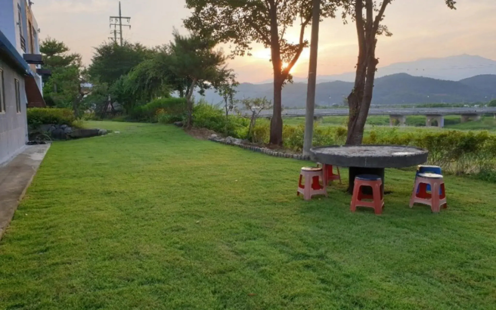 Yangpyeong Hayandohwaji Pension