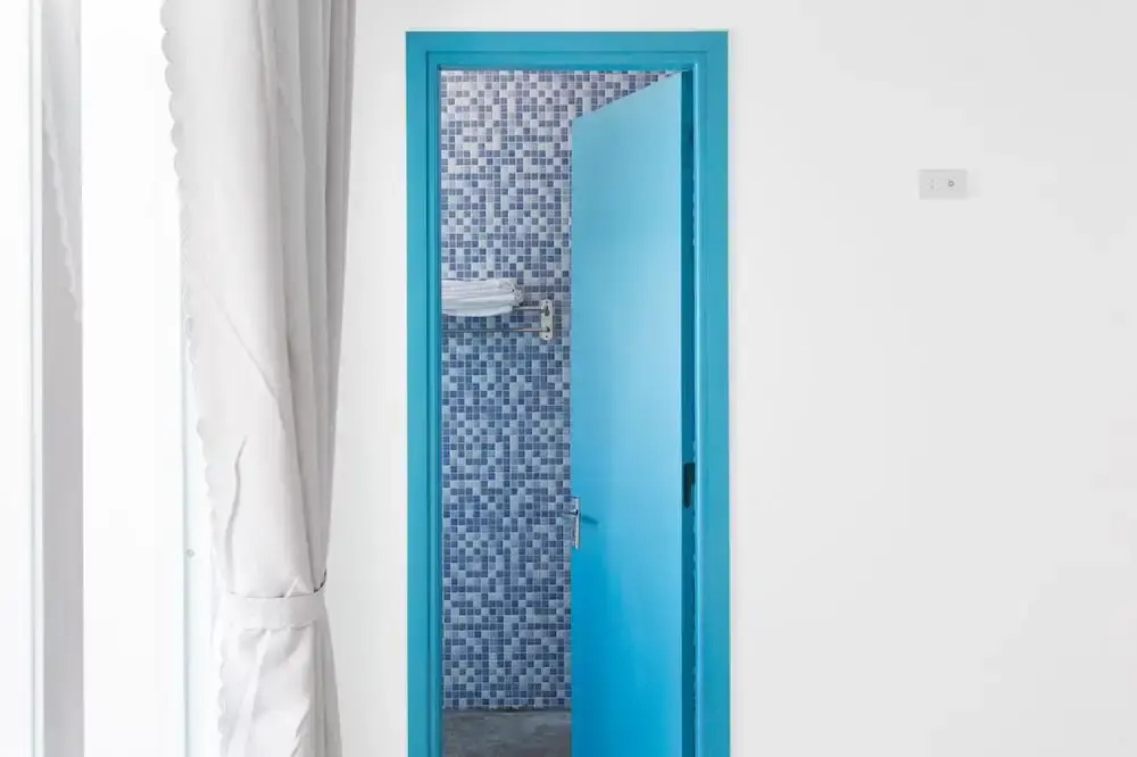 Blue Anchor Lodge & Cafe-Binh Ba Island