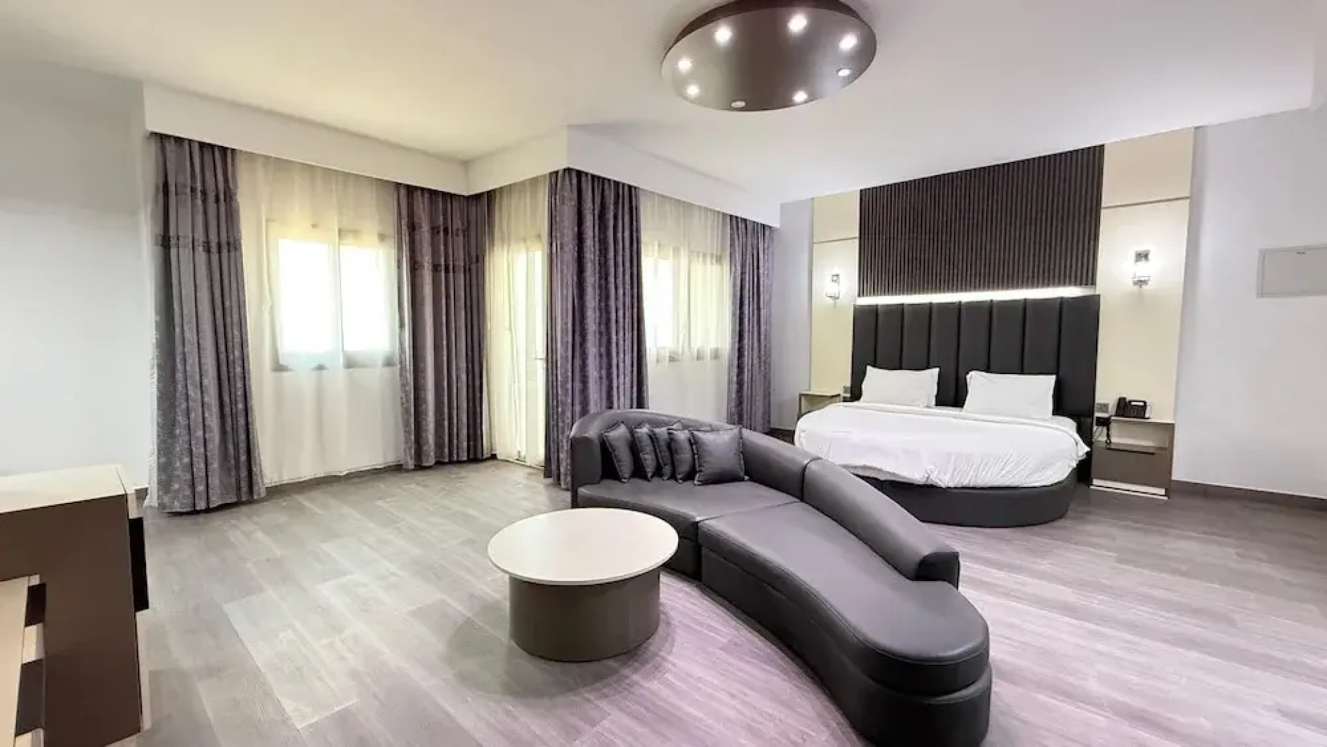 Royal Tulip Dancenter Suites Sharjah
