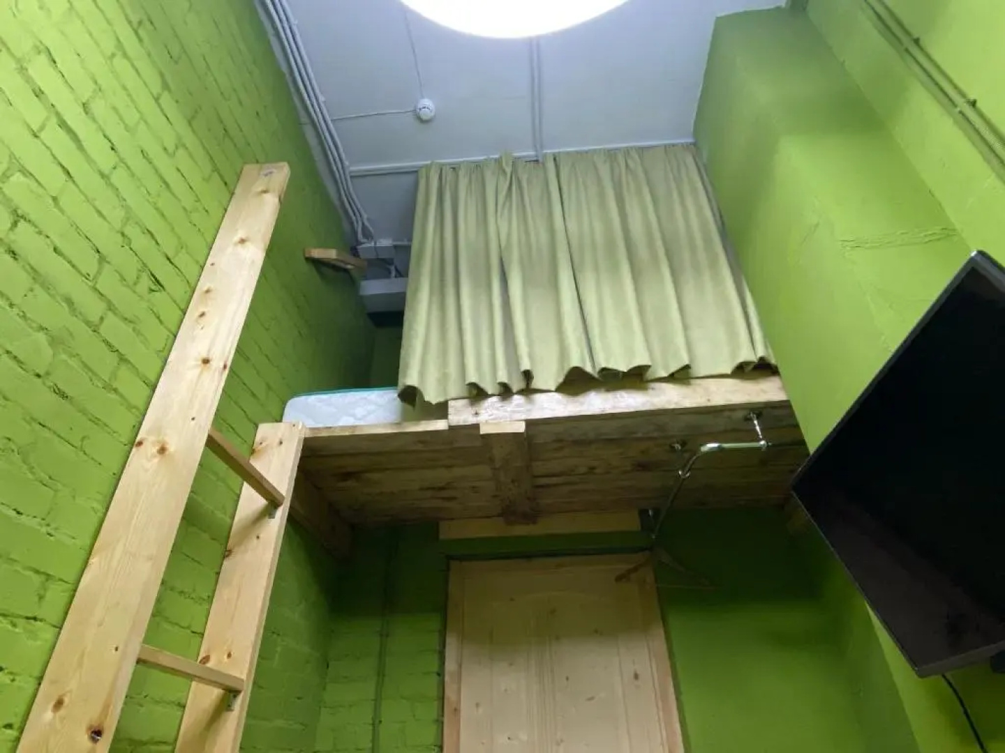 Bird House Hostel
