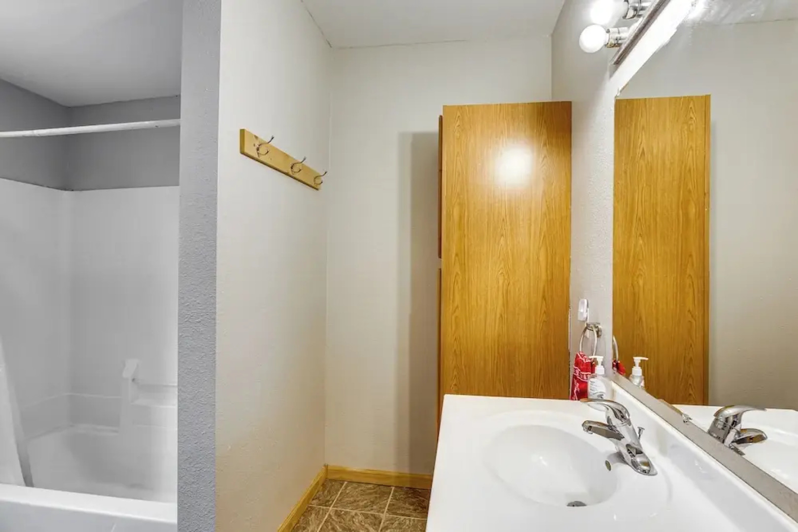 1 Mi to Downtown: Welcoming Winona Duplex