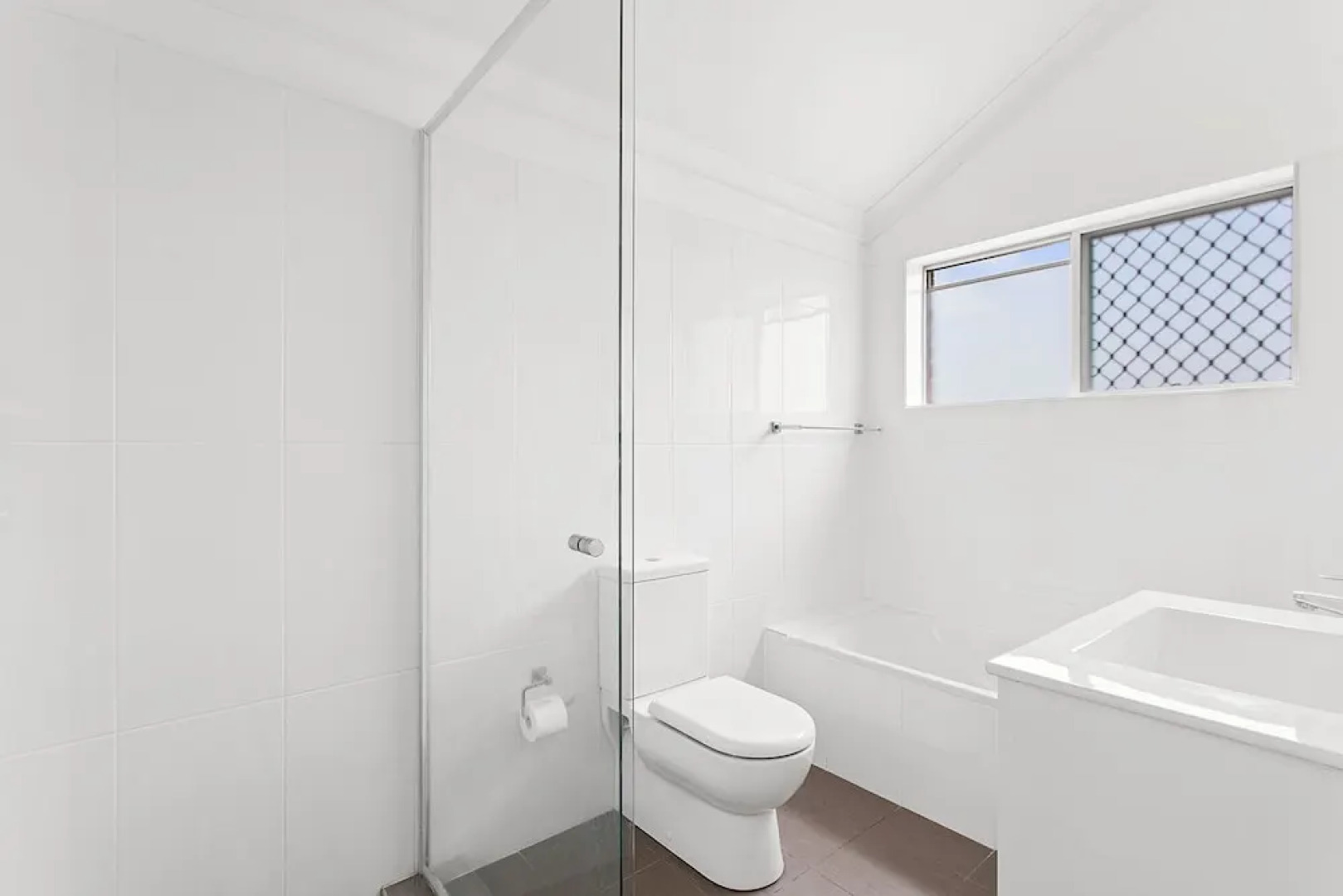 The Pines, 5/4 Messines Street