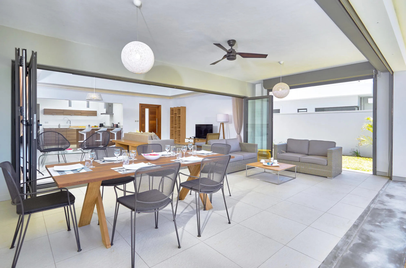 Corail Bleu Private Pool & Garden Villas with LOV