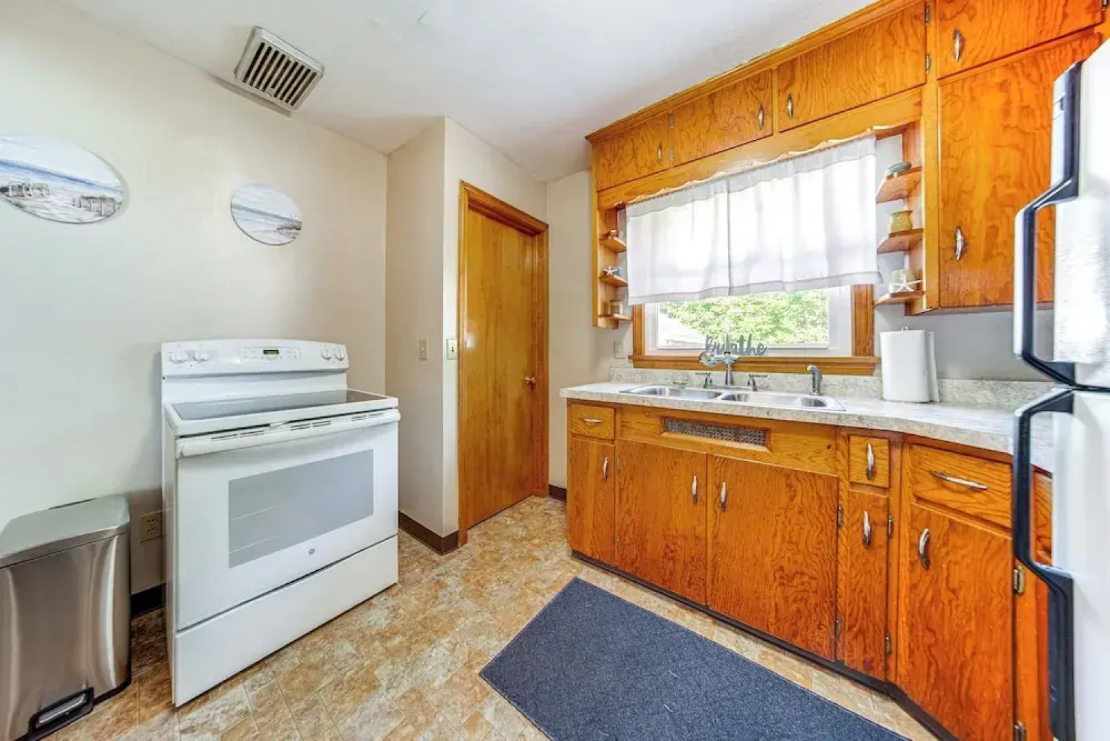 < 1 Mi to Lake Erie: Ashtabula Hideaway!