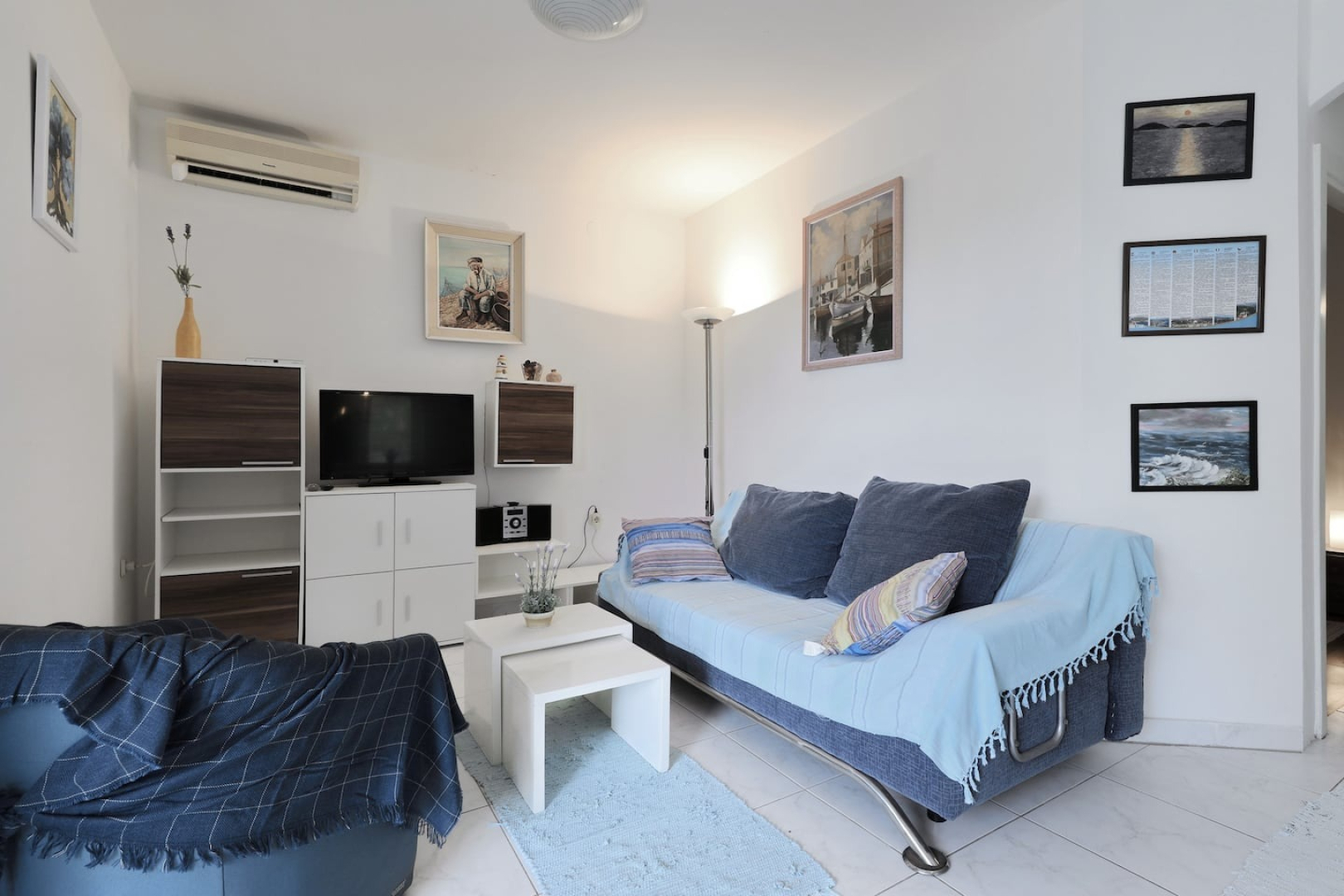 Apartment Djurdja - 20 m from beach : A2 Luka Murter, Island Murter