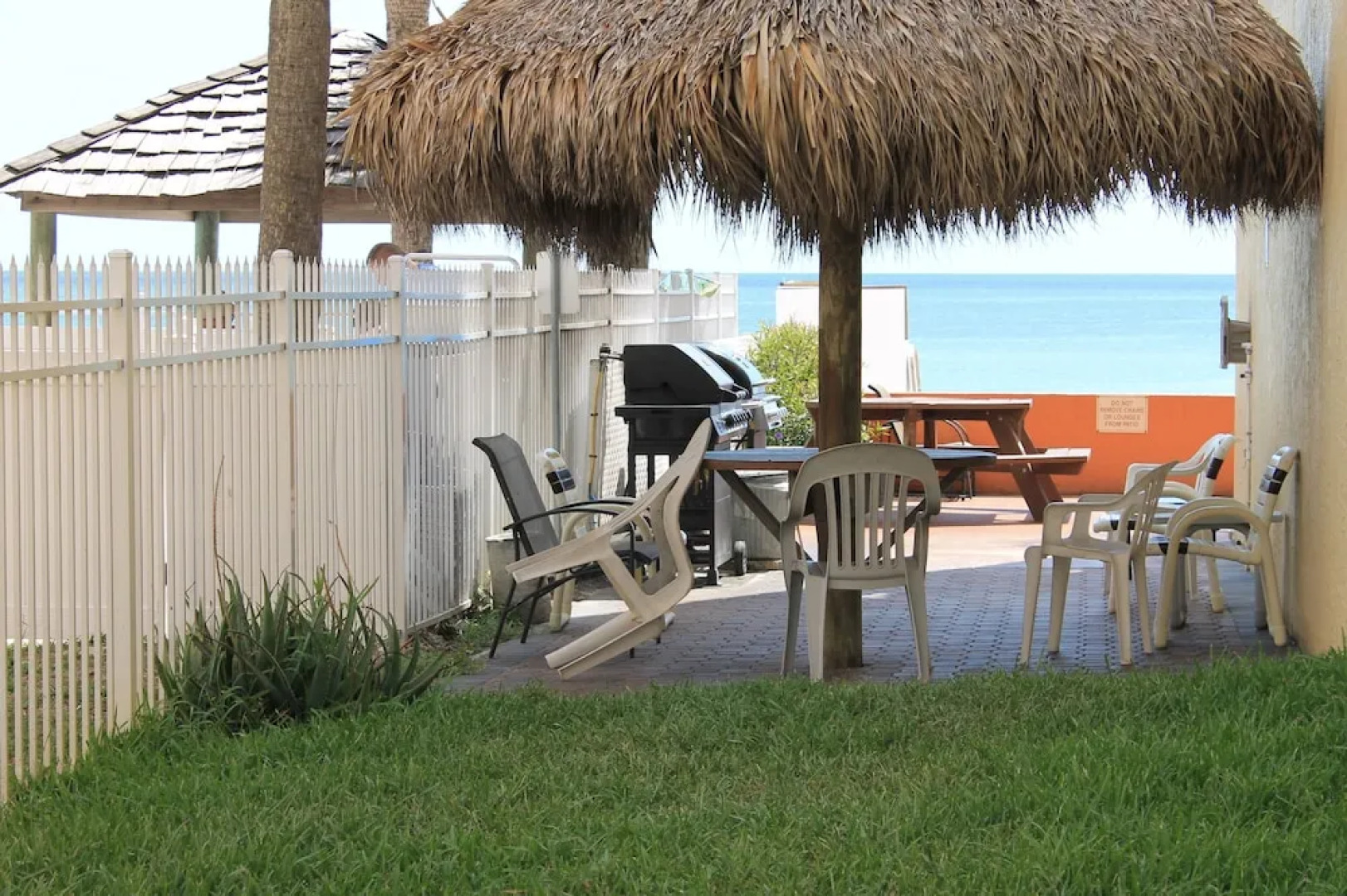 Las Brisas 105 Apartment