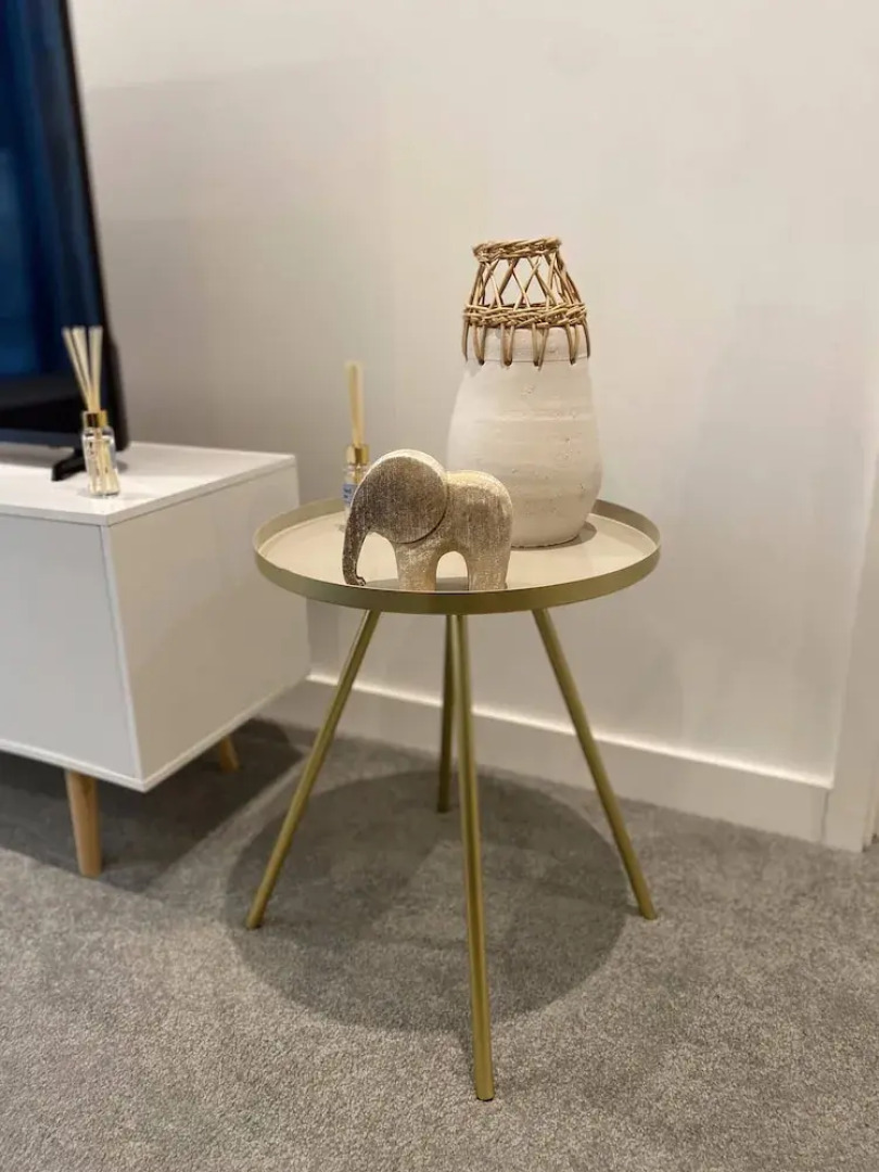 Lakeside - Central Apartment - Free Parking - Cinema Room