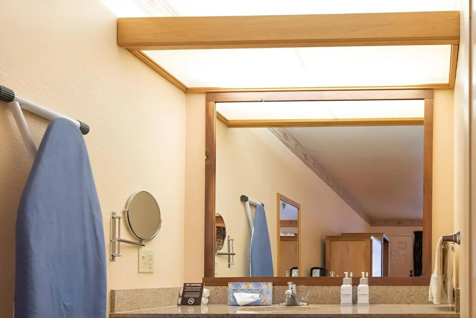 The Redwood Riverwalk, A Boutique Hotel