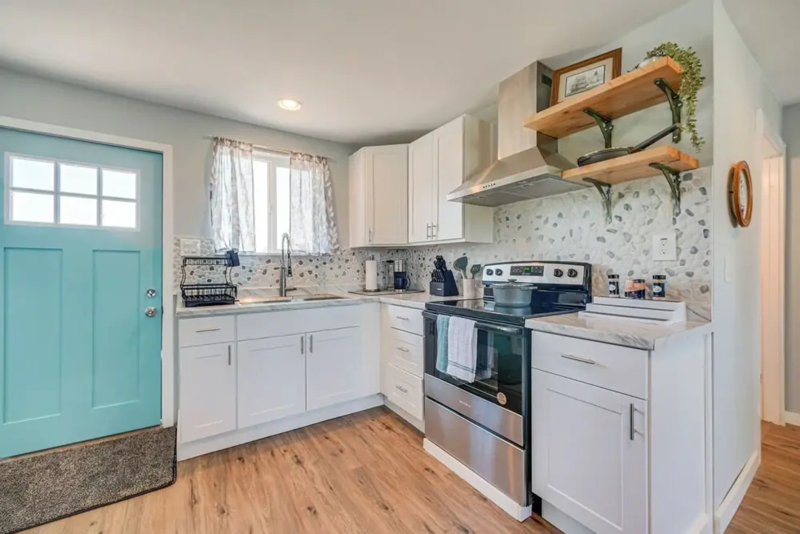 Pet-friendly Moclips Home: Walk to Mocrocks Beach!