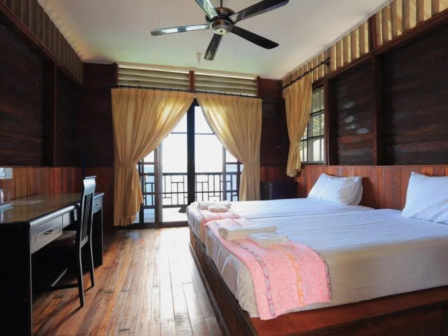 Sunborneo Island Resort