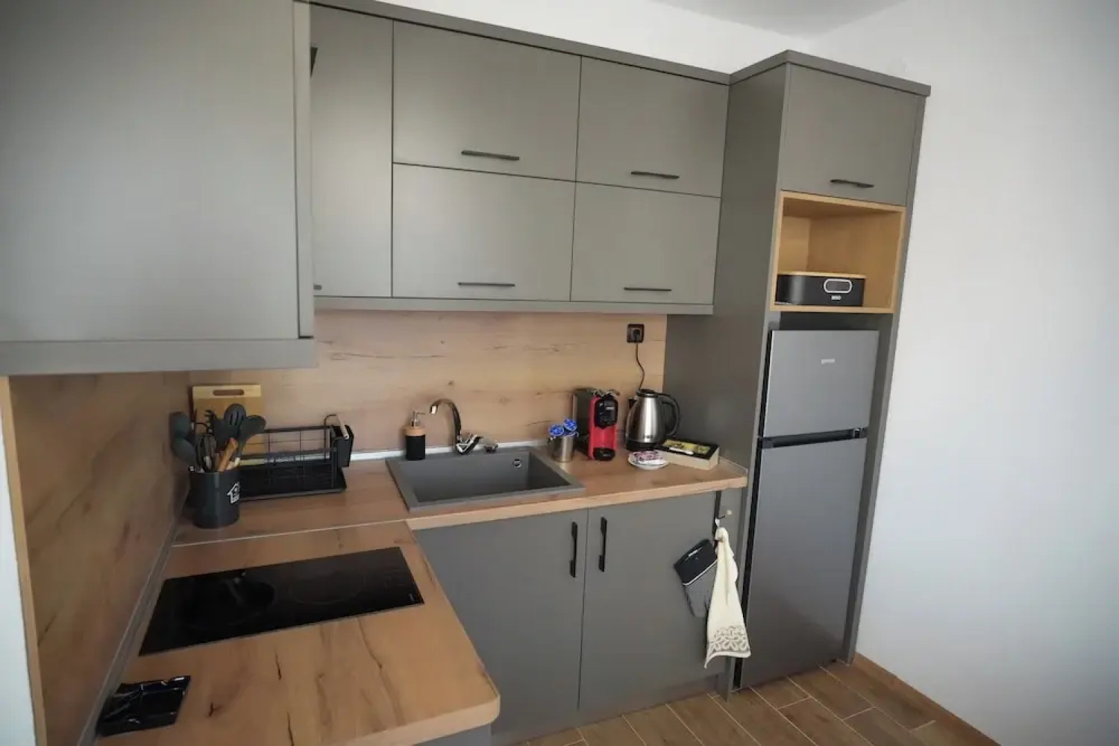 2 Bed Apt - Sleeps 4, Terrace & Pet Friendly