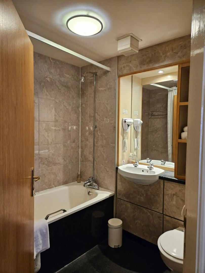 The Queens Hotel & Victoria Cloisters