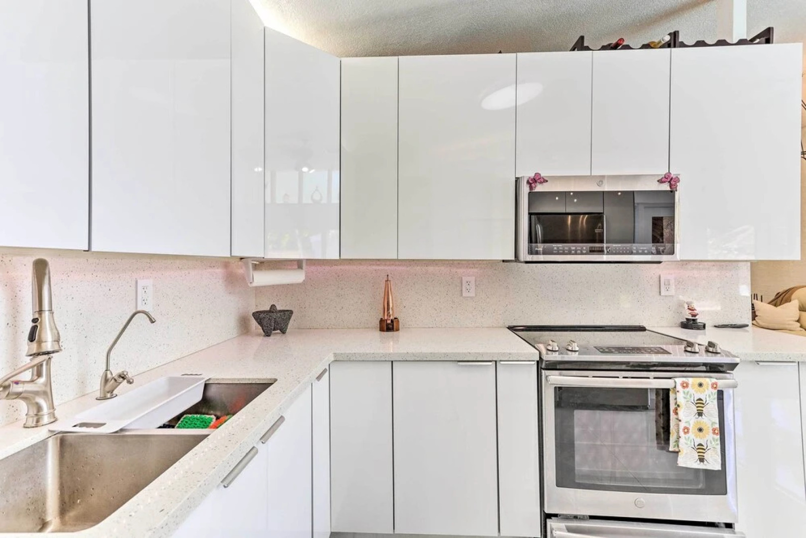 Sunny Miami Retreat - Pool, Patio & Gas Grill!