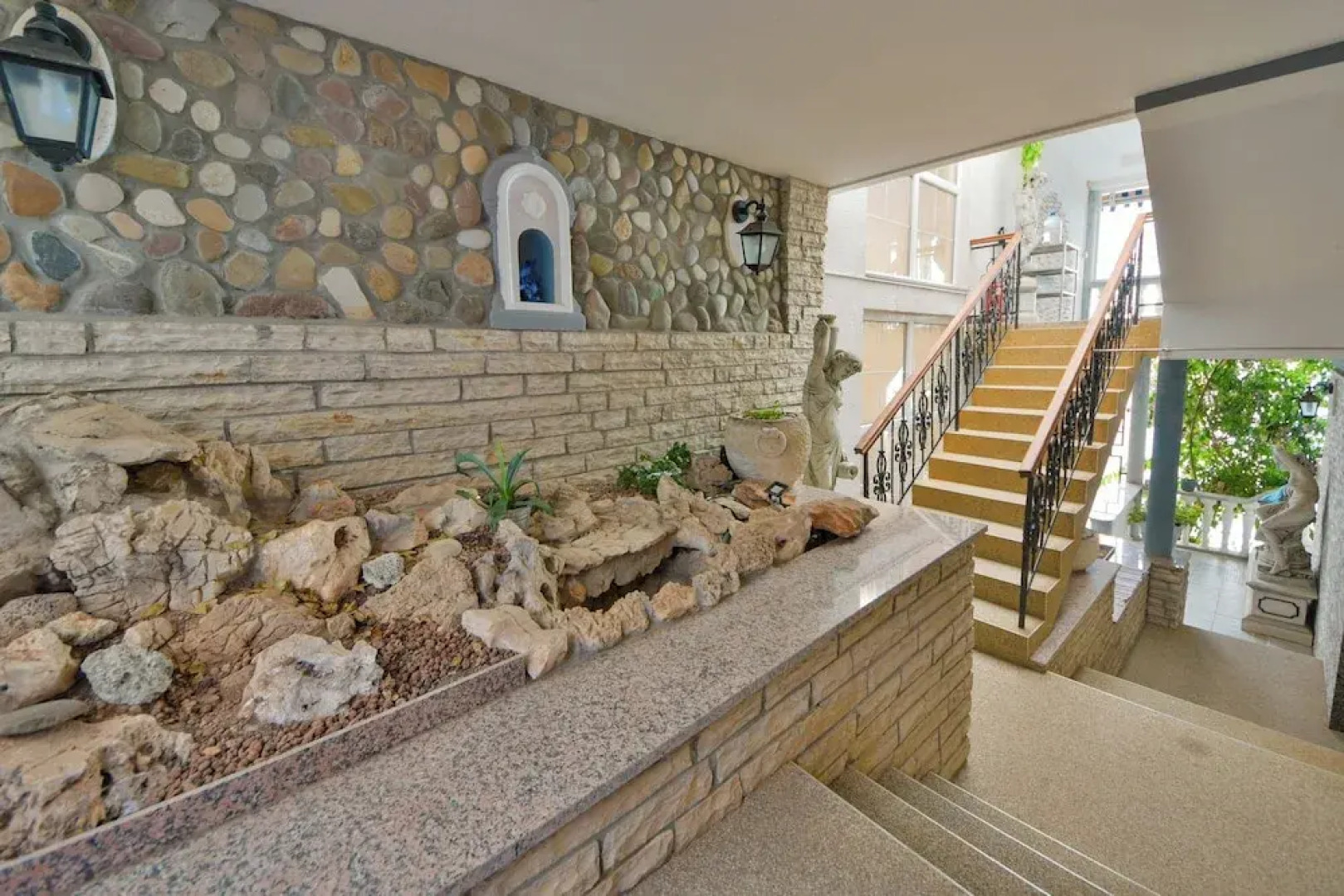 Holiday Home Seafront Escape