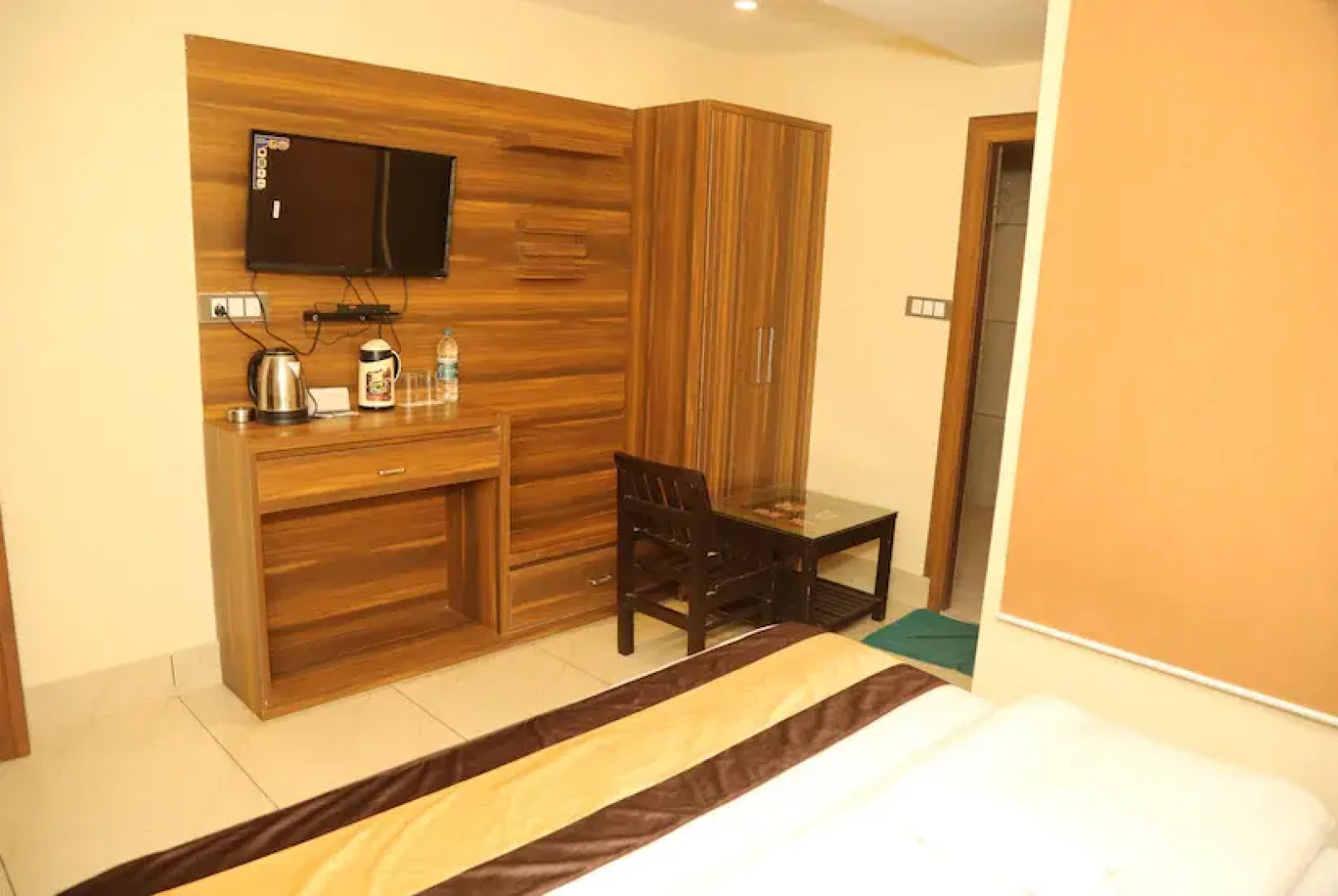 Hotel Green Leaf By T And M Hotels